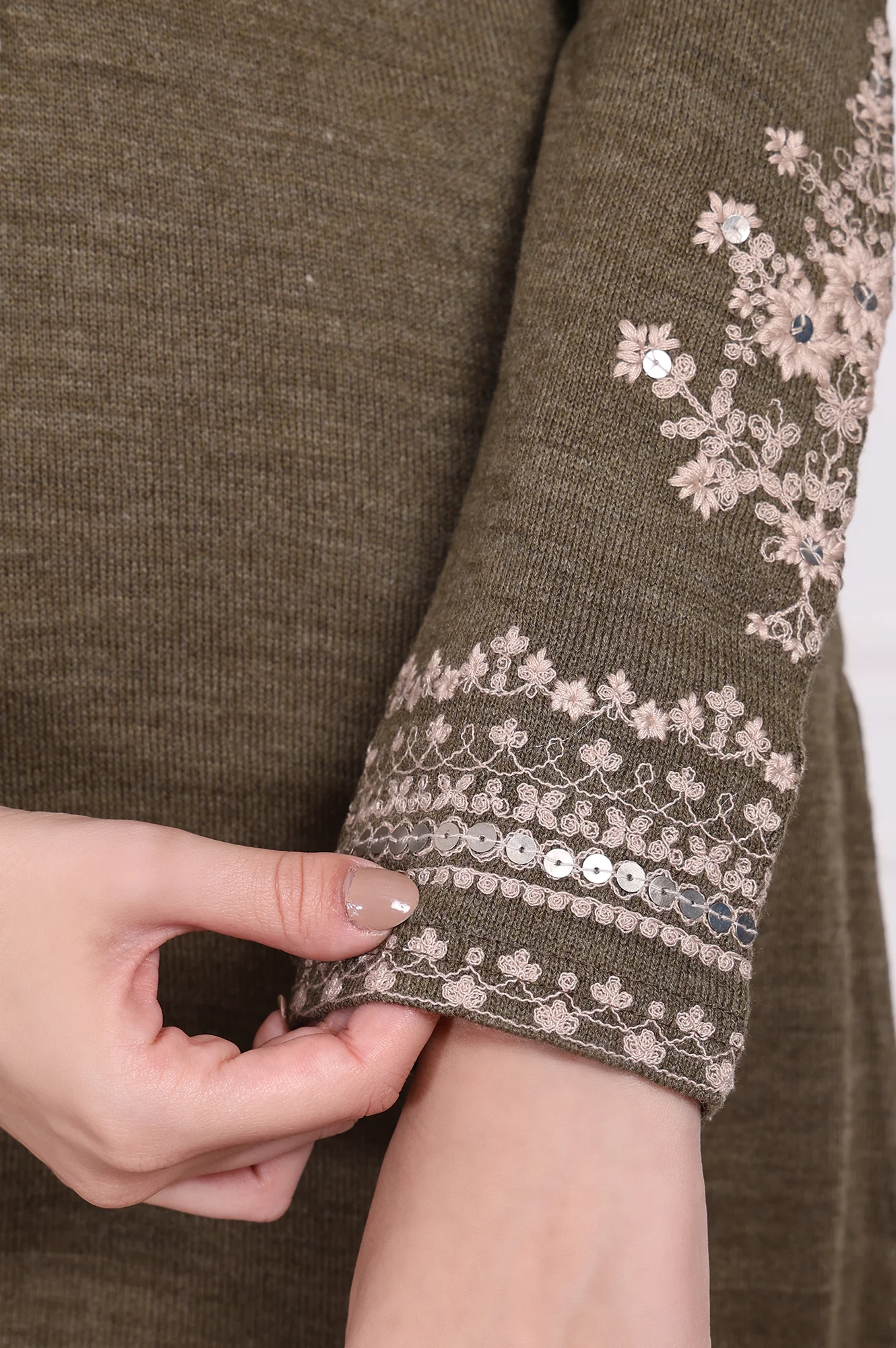 Olive Solid Embroidered Acrylic Straight Kurta - Image 8