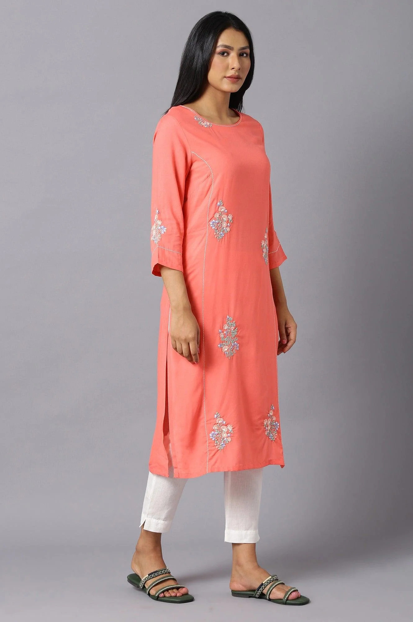 Orange Embroidered kurta In Round Neck - Image 4