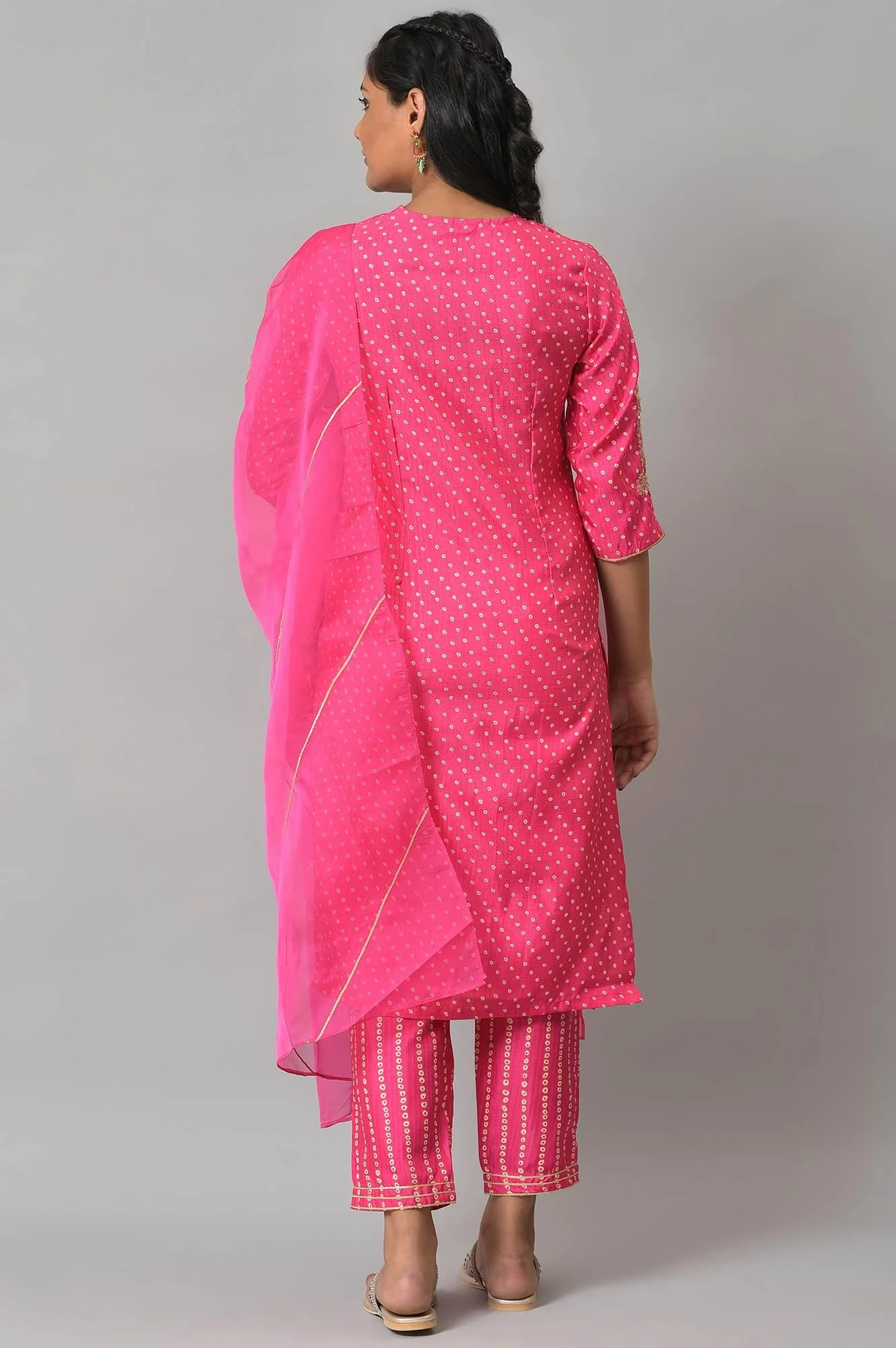 Pink Bandhani Printed Embroidered kurta With Pants And Organza Dupatta - Image 2