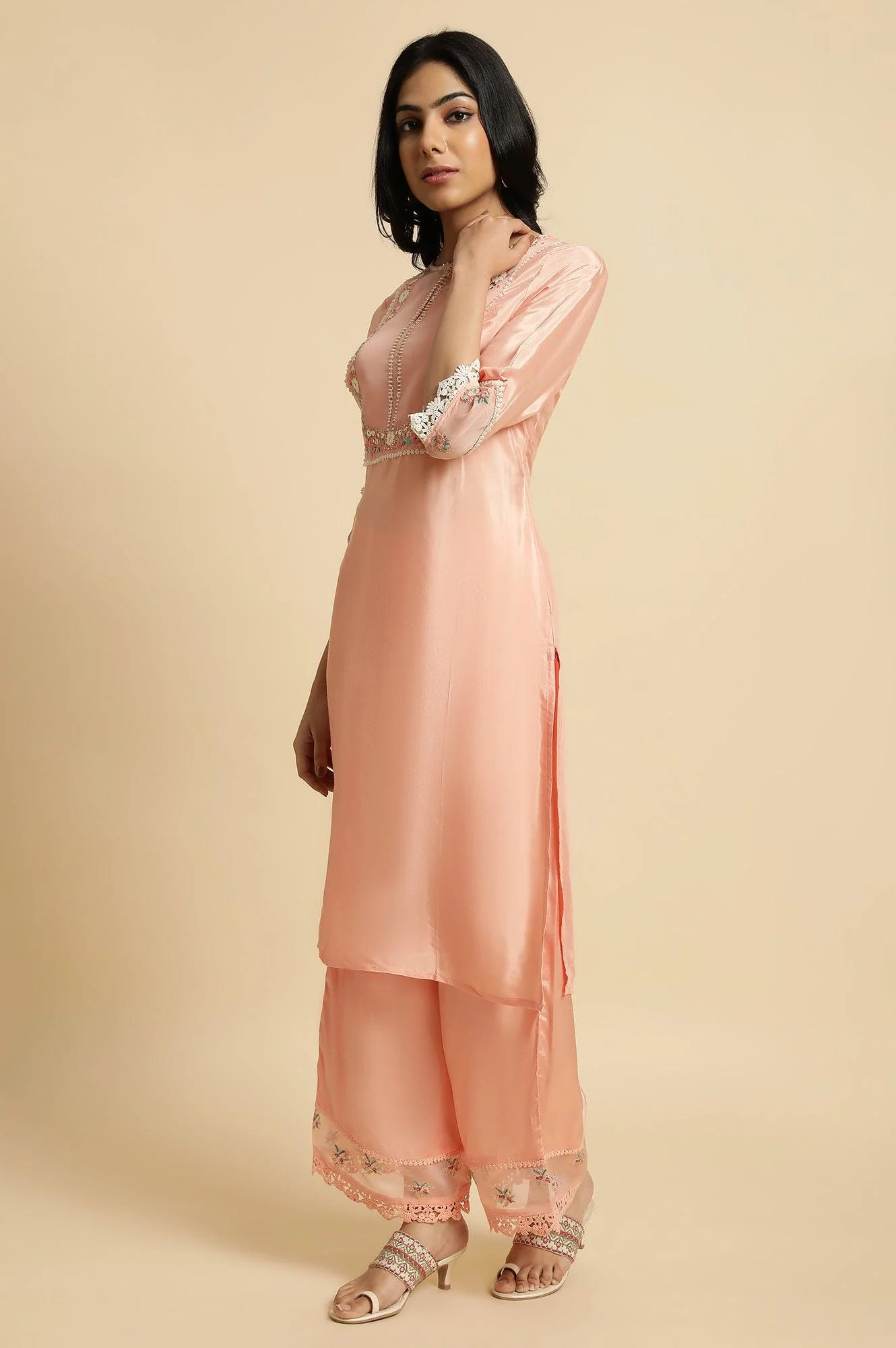 Pink Embroidered kurta Set - Image 4