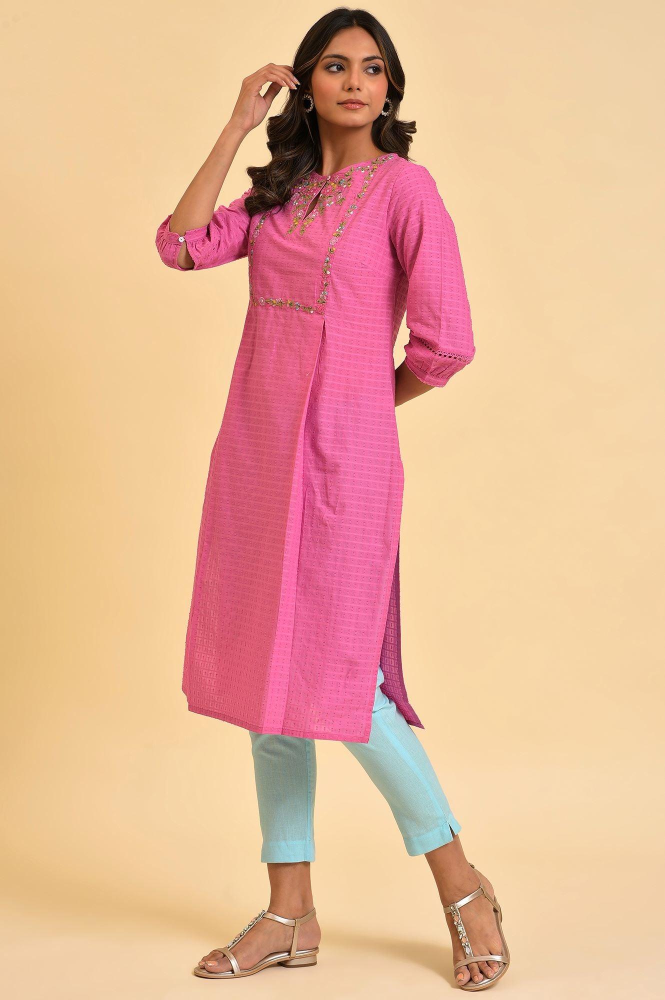 Pink Floral Embroidered kurta In Textured Fabric - Image 3