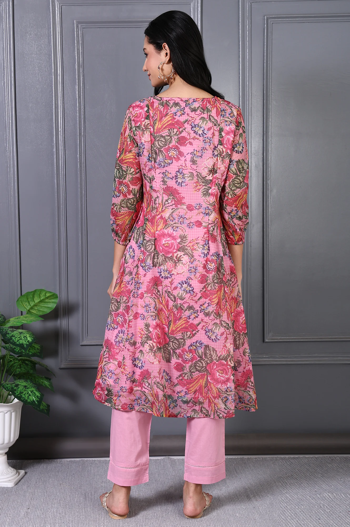 Pink Floral Printed Pintuck Yoke Chiffon Straight Kurta and Pants Co-ord Set - Image 5