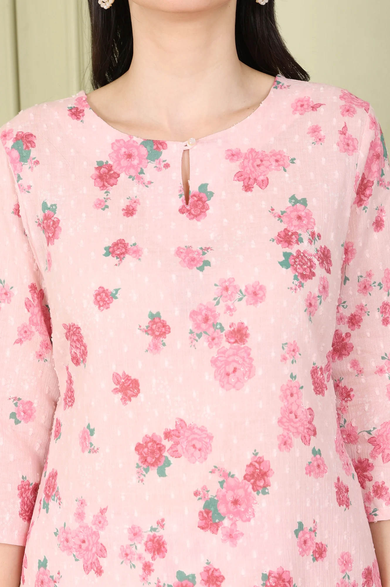 Pink Floral Printed Pure Cotton Straight Kurta And Pants Co-Ord Set - Image 3