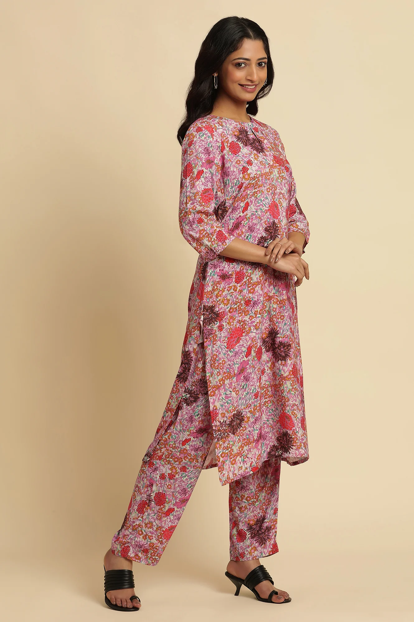 Pink Floral Printed Rayon Kurta, Pants And Dupatta Set - Image 6