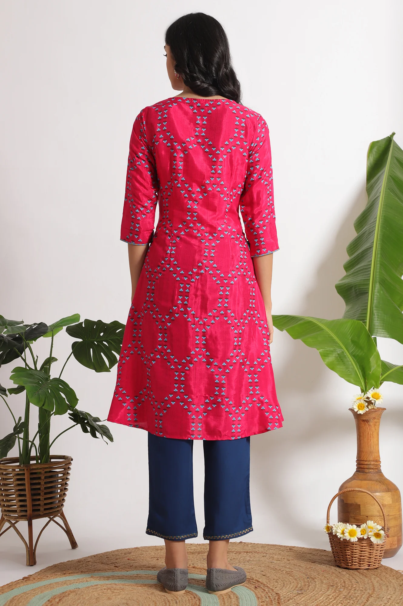 Pink Floral Printed Straight Shantung Kurta and Pants Set - Image 6