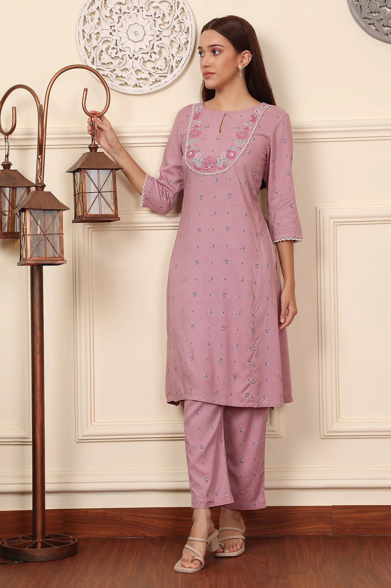 Pink Floral Printed Thread Embroidered Rayon Kurta And Pants Co-Ord Set - Image 6