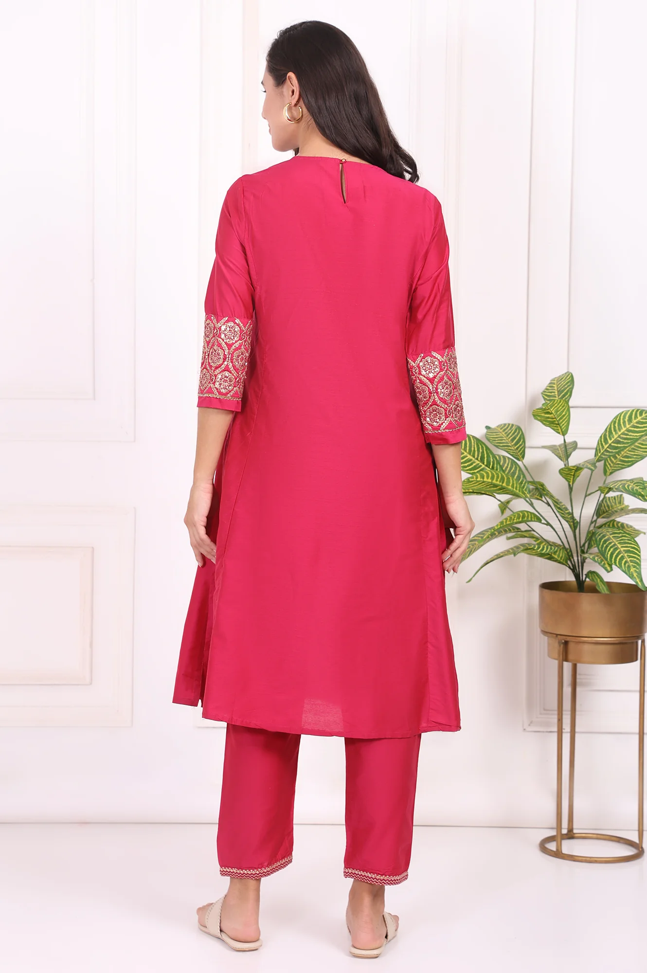 Pink Solid Metallic Embroidered Straight Kurta - Image 5