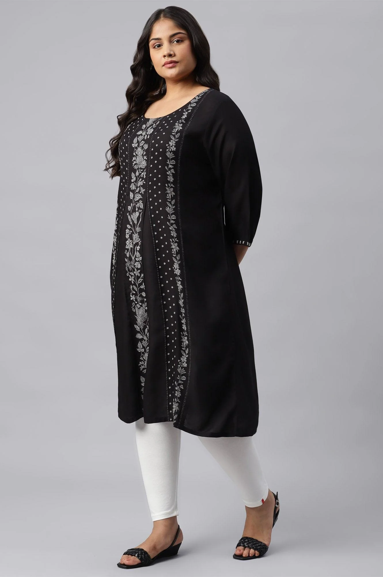 Plus Size Black Floral Print Round Neck kurta With Godets - Image 3
