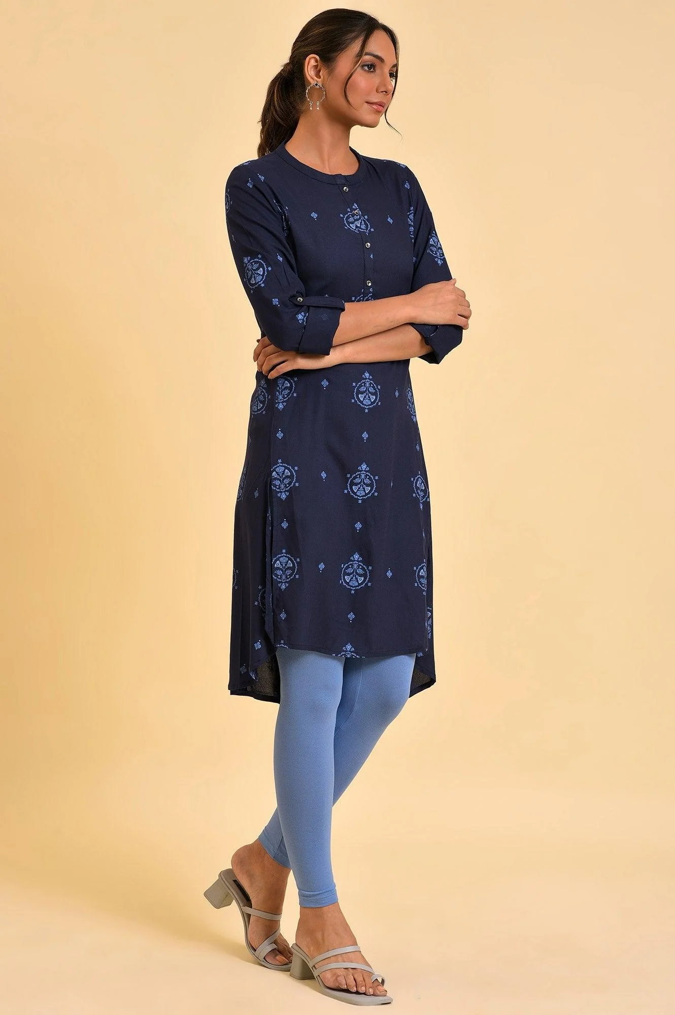 Plus Size Navy Blue Printed High-Low kurta - Image 4
