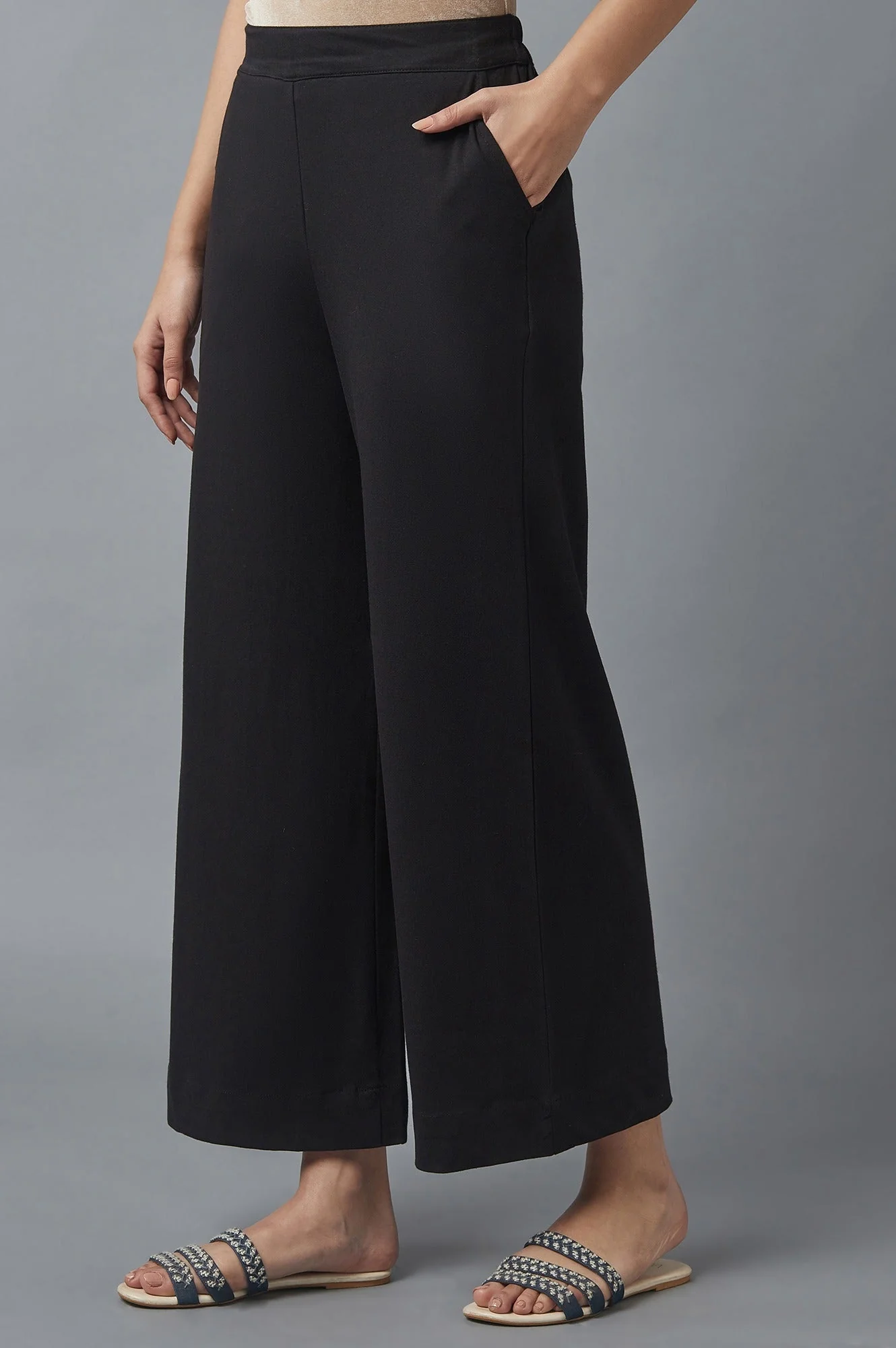 Black Solid Straight Fit Cotton Palazzo With Side Pockets - Image 3