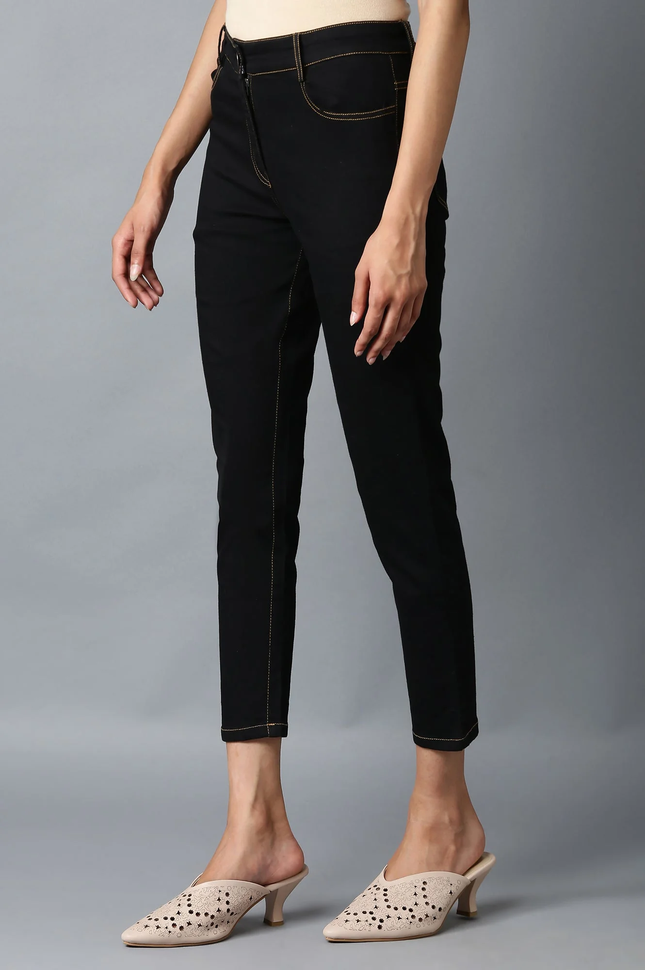 Black Solid Slim Fit Denim Pants With Front Zip - Image 3
