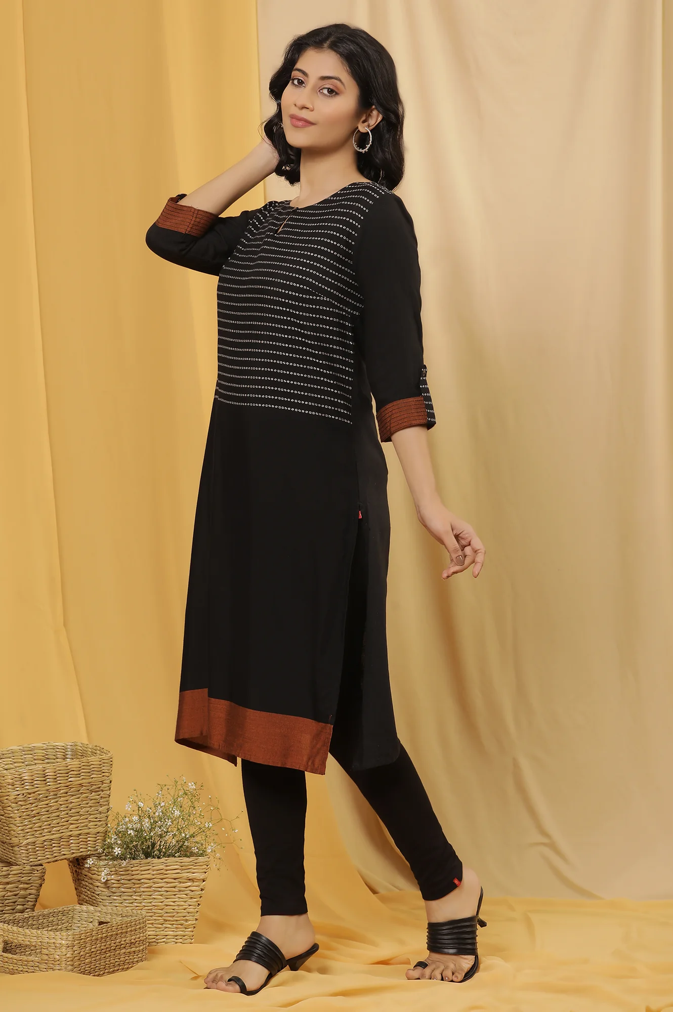 Black Dobby Colourblock Kurta And Tights Set - Image 3
