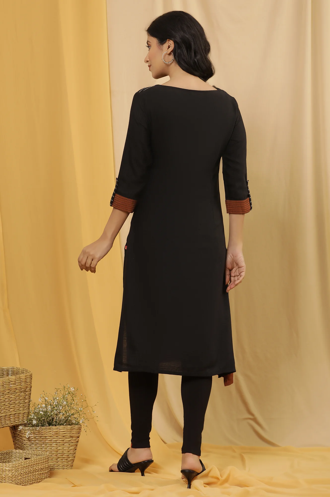 Black Dobby Colourblock Kurta And Tights Set - Image 4