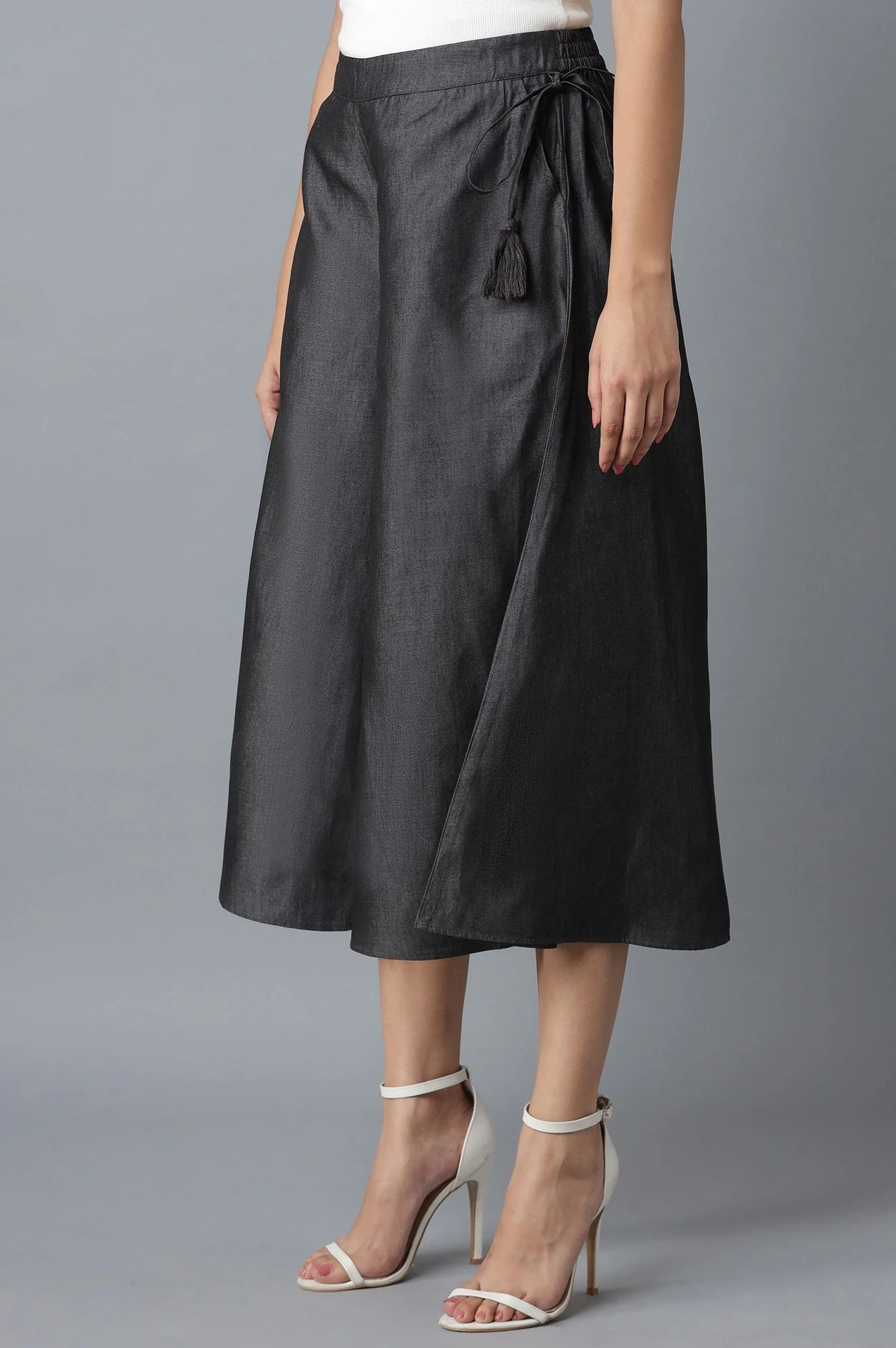 Black Solid Flared Cotton Culottes With Drawstring - Image 3
