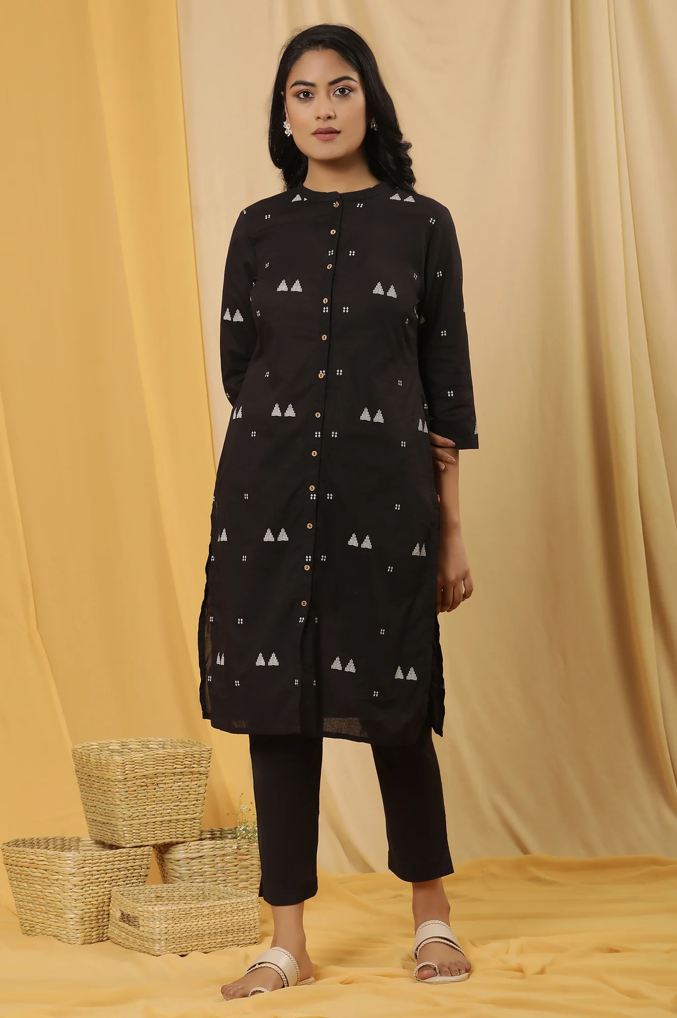 Black Geometric Printed Kurta And Trousers Set - Image 2