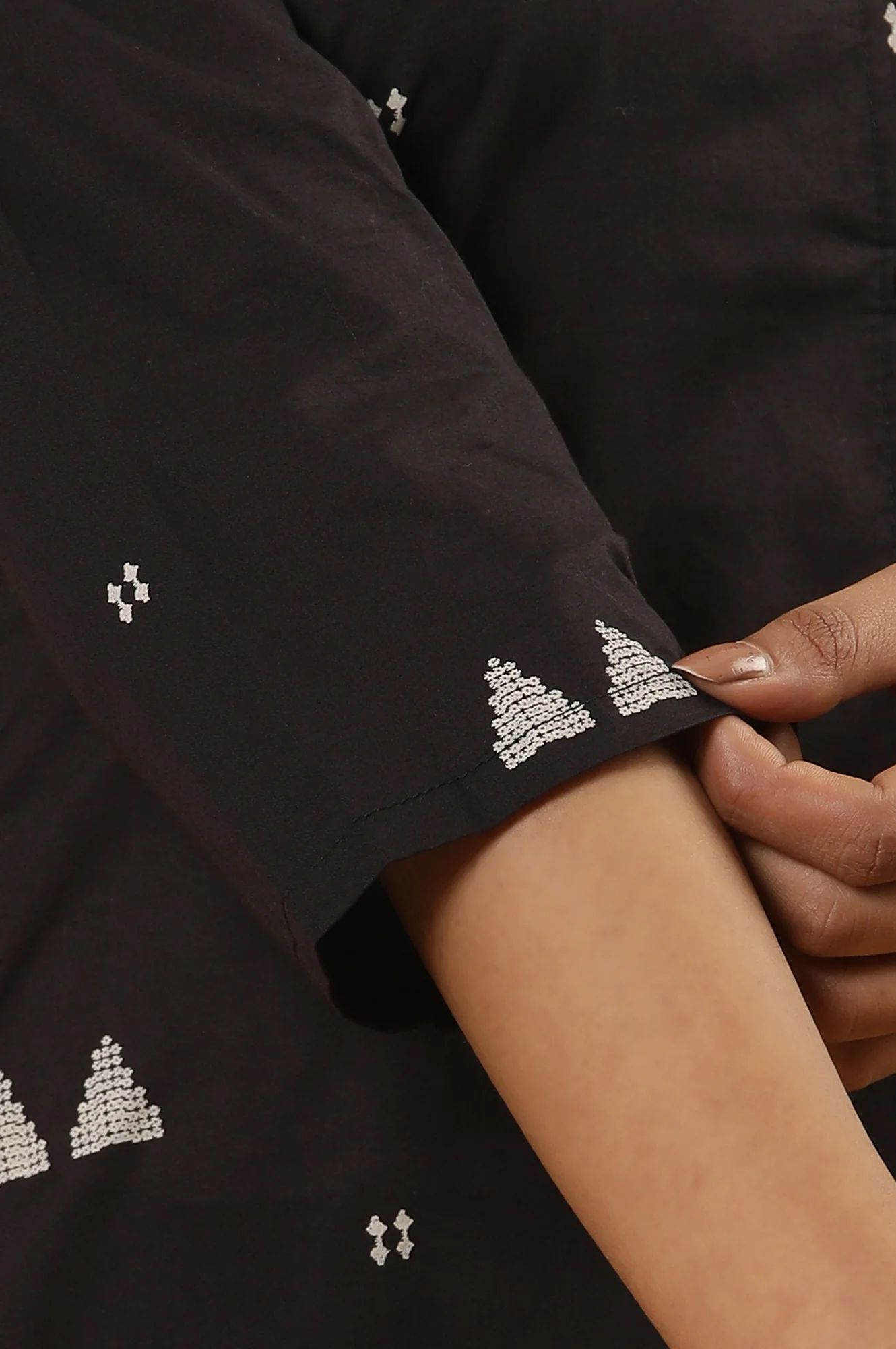 Black Geometric Printed Kurta And Trousers Set - Image 7