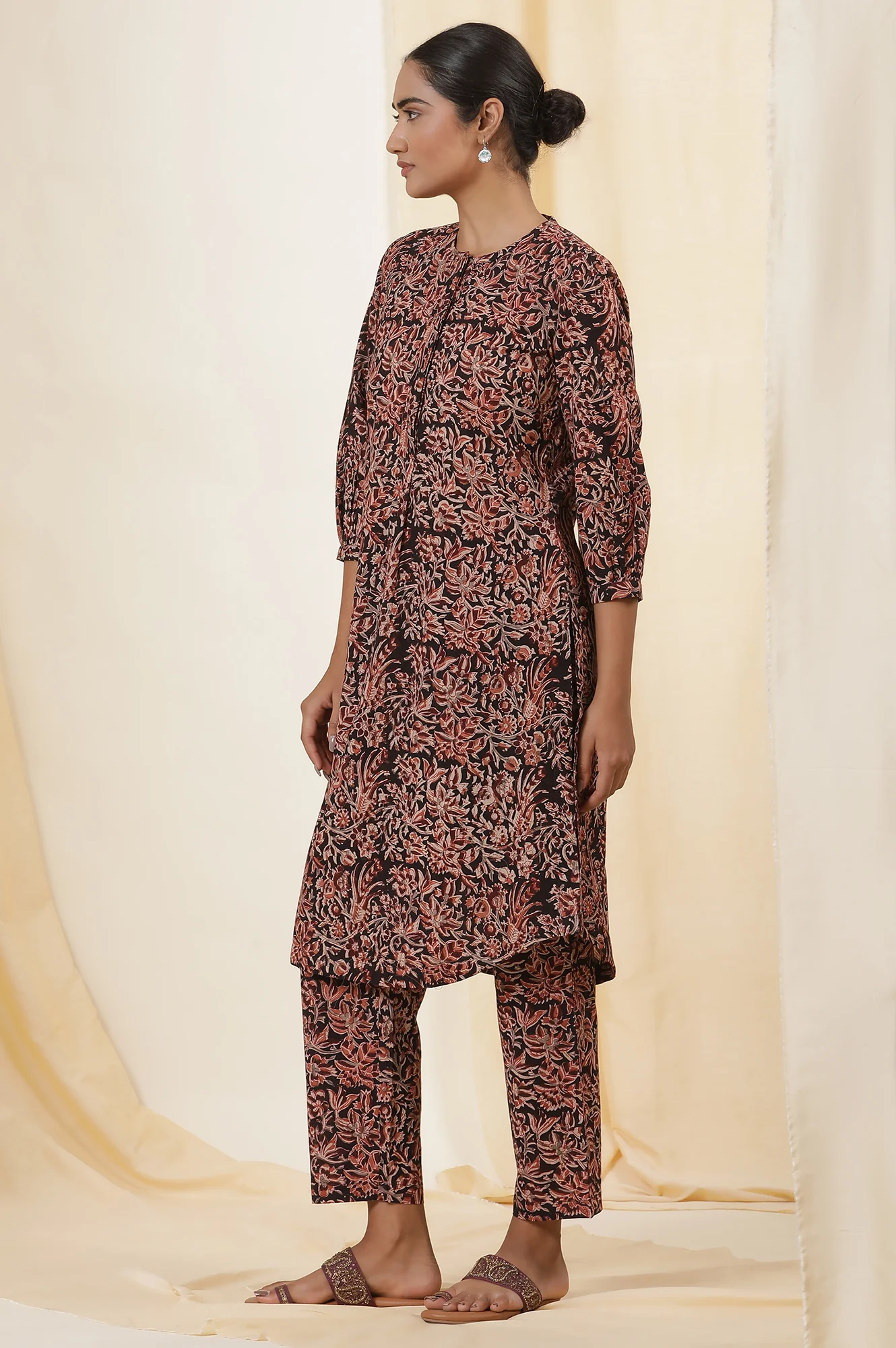 Black Kalamkari Printed Straight Cotton Voile Kurta And Straight Pants Set - Image 3