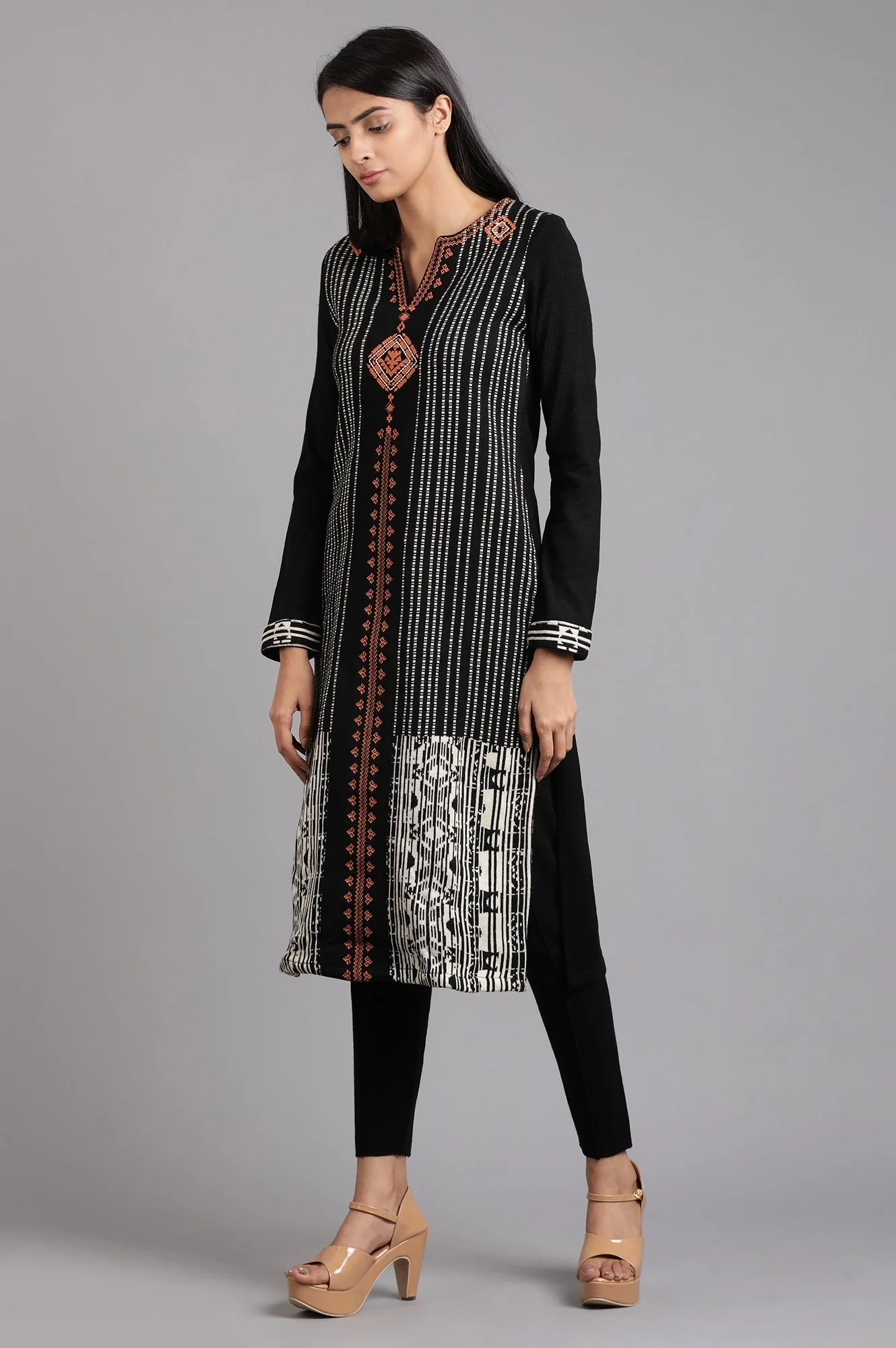 Black Round Neck Yarn-dyed Winter kurta - Image 3