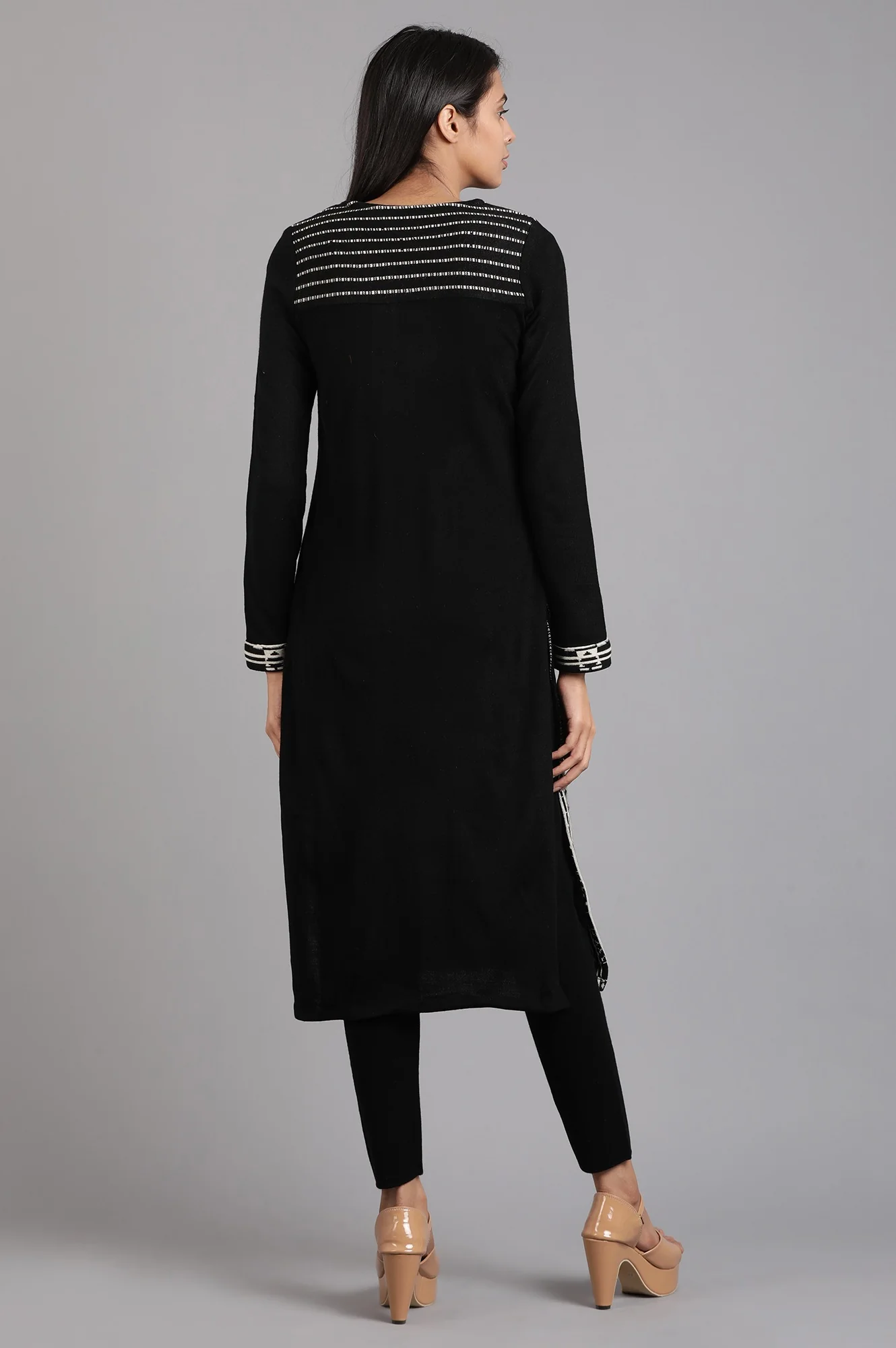 Black Round Neck Yarn-dyed Winter kurta - Image 5