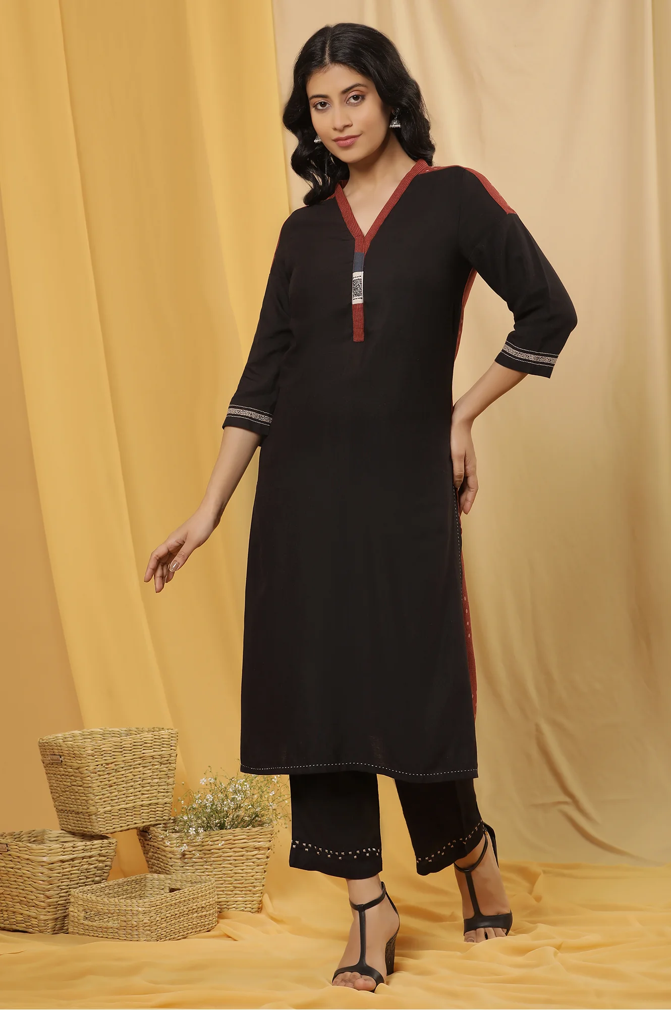 Black Straight Kurta And Pants Set - Image 2