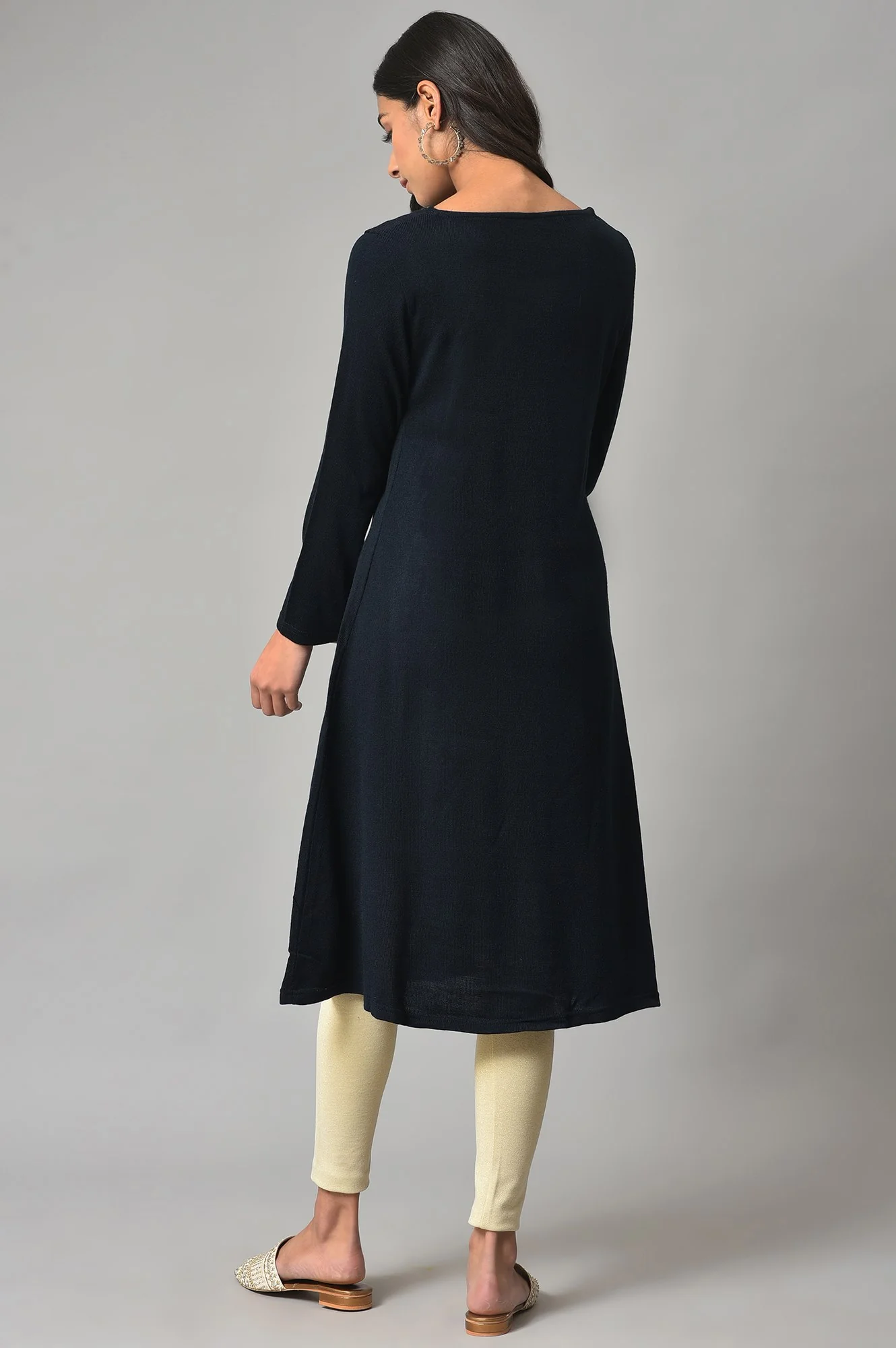 Blue A-Line Embroidered Winter kurta - Image 2