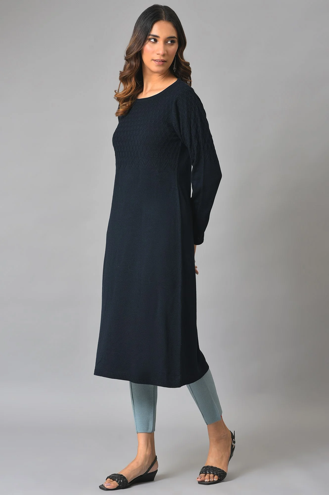 Blue A-line Floral Printed Winter kurta - Image 3