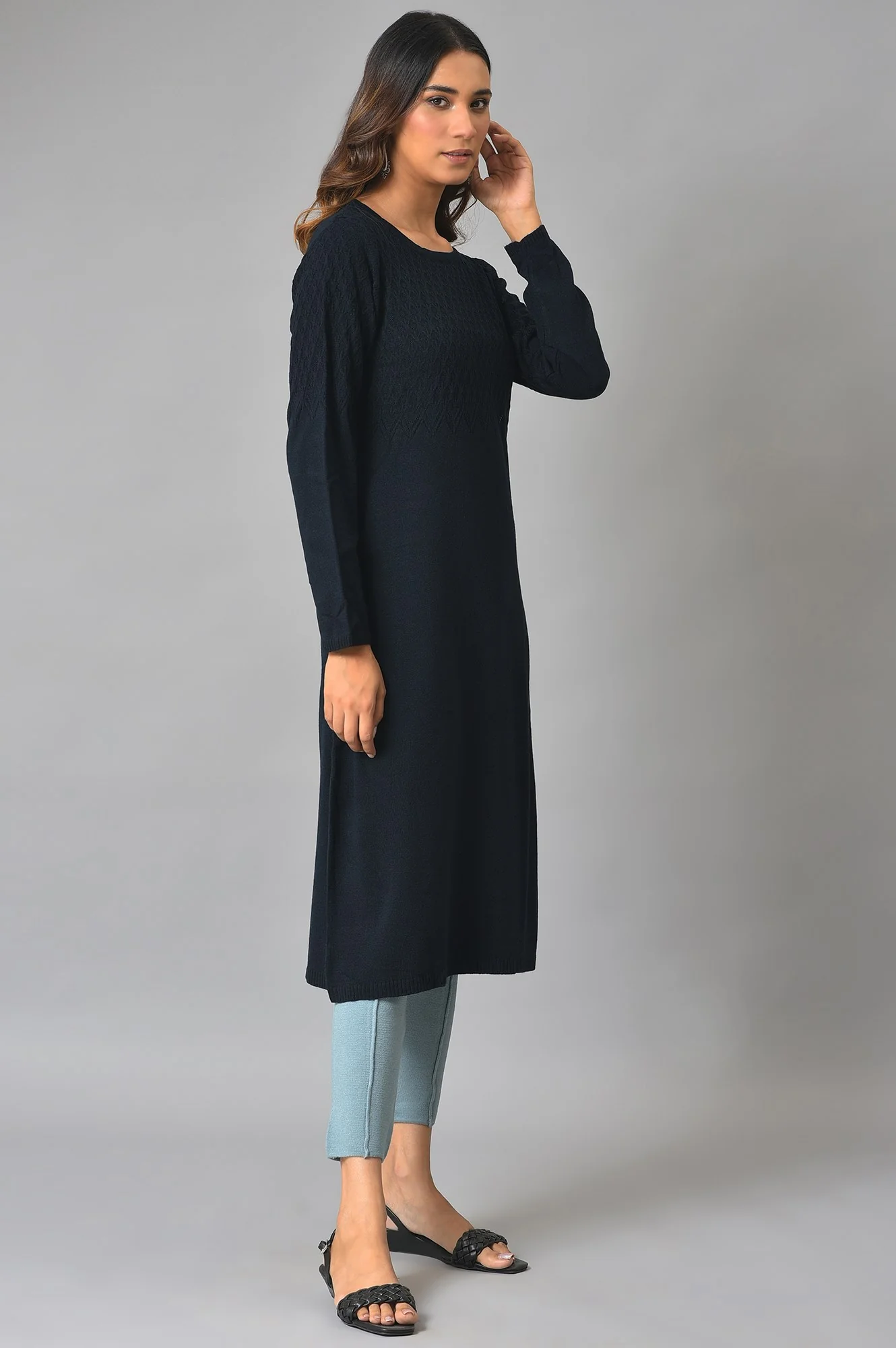 Blue A-line Floral Printed Winter kurta - Image 4
