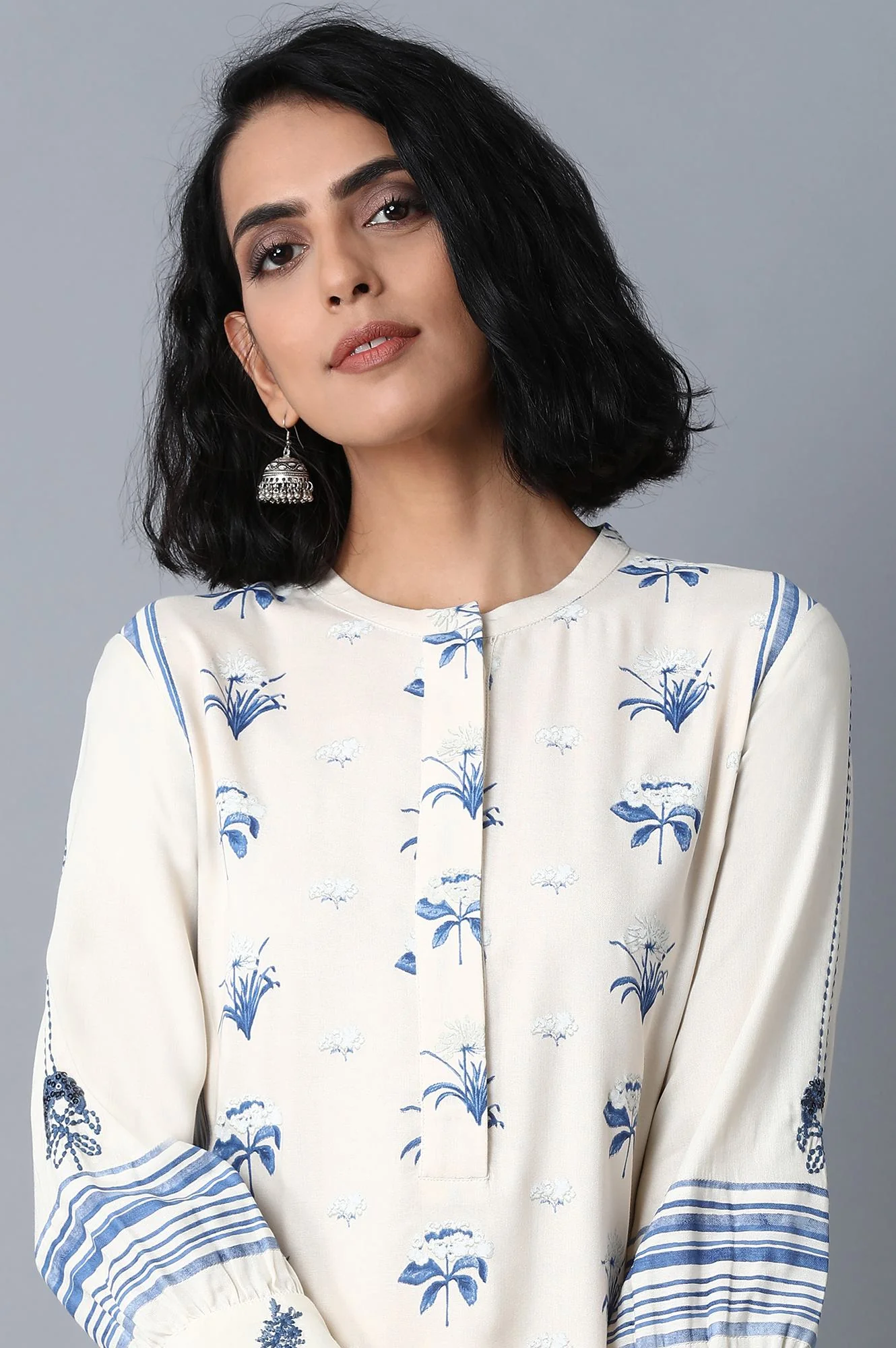 Blue Booti Print kurta - Image 5