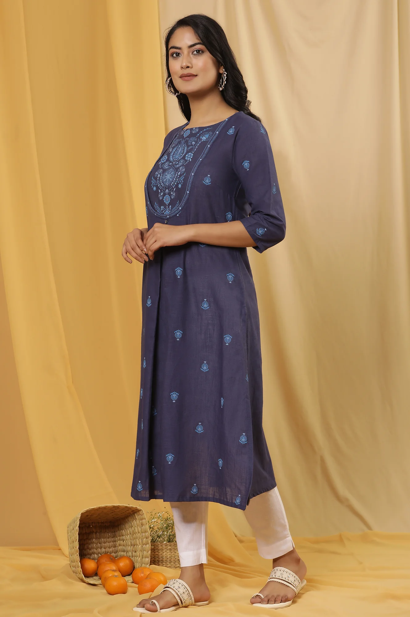 Blue Floral Printed Kurta And Pants Set - Image 3