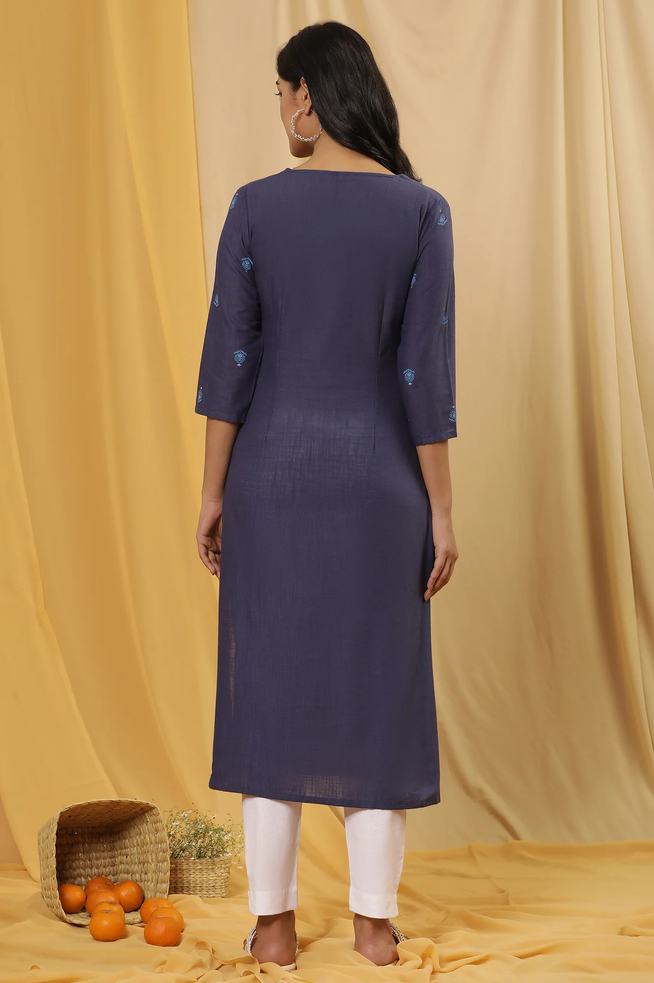 Blue Floral Printed Kurta And Pants Set - Image 4