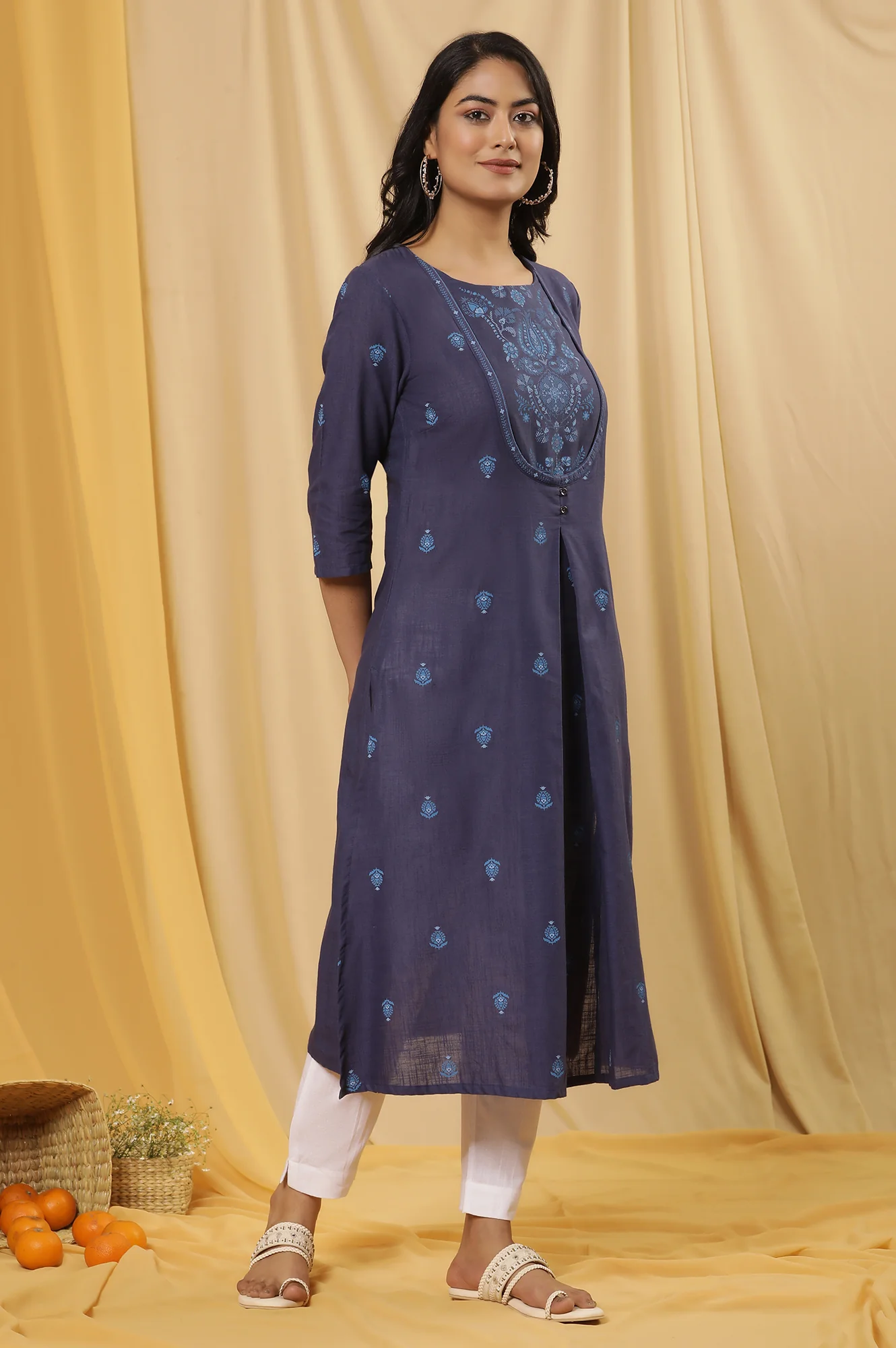 Blue Floral Printed Kurta And Pants Set - Image 5