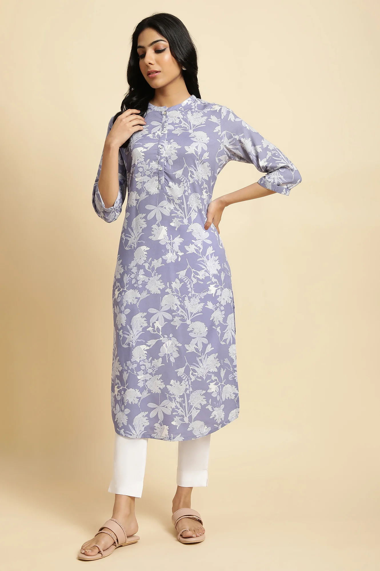 Blue Floral Printed Mandarin Collar kurta - Image 5