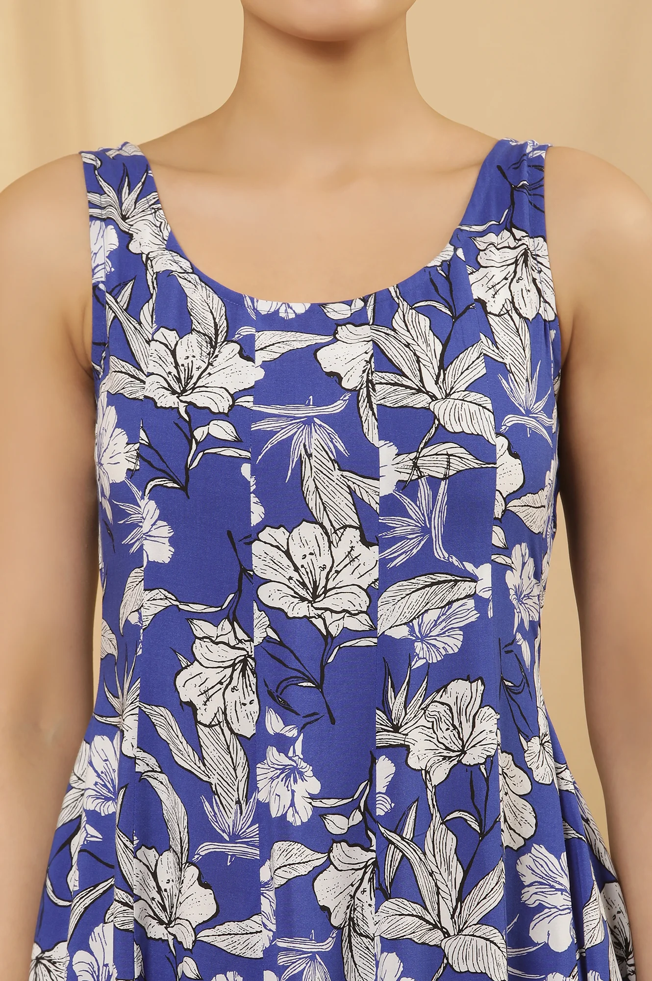 Blue Floral Printed Sleeveless Panelled Dress - Image 6