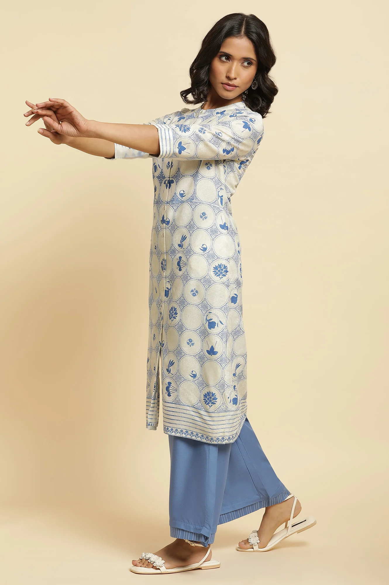 Blue Printed Kurta & Parallel Pants Set - Image 3