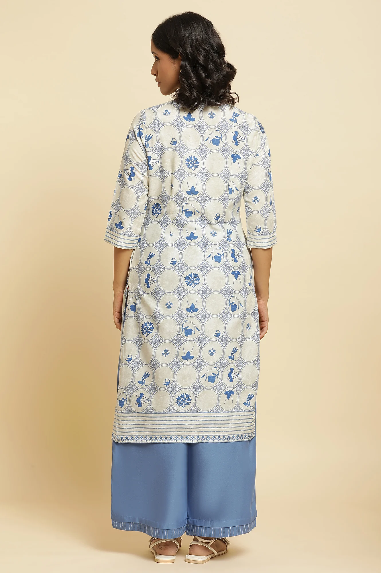 Blue Printed Kurta & Parallel Pants Set - Image 4
