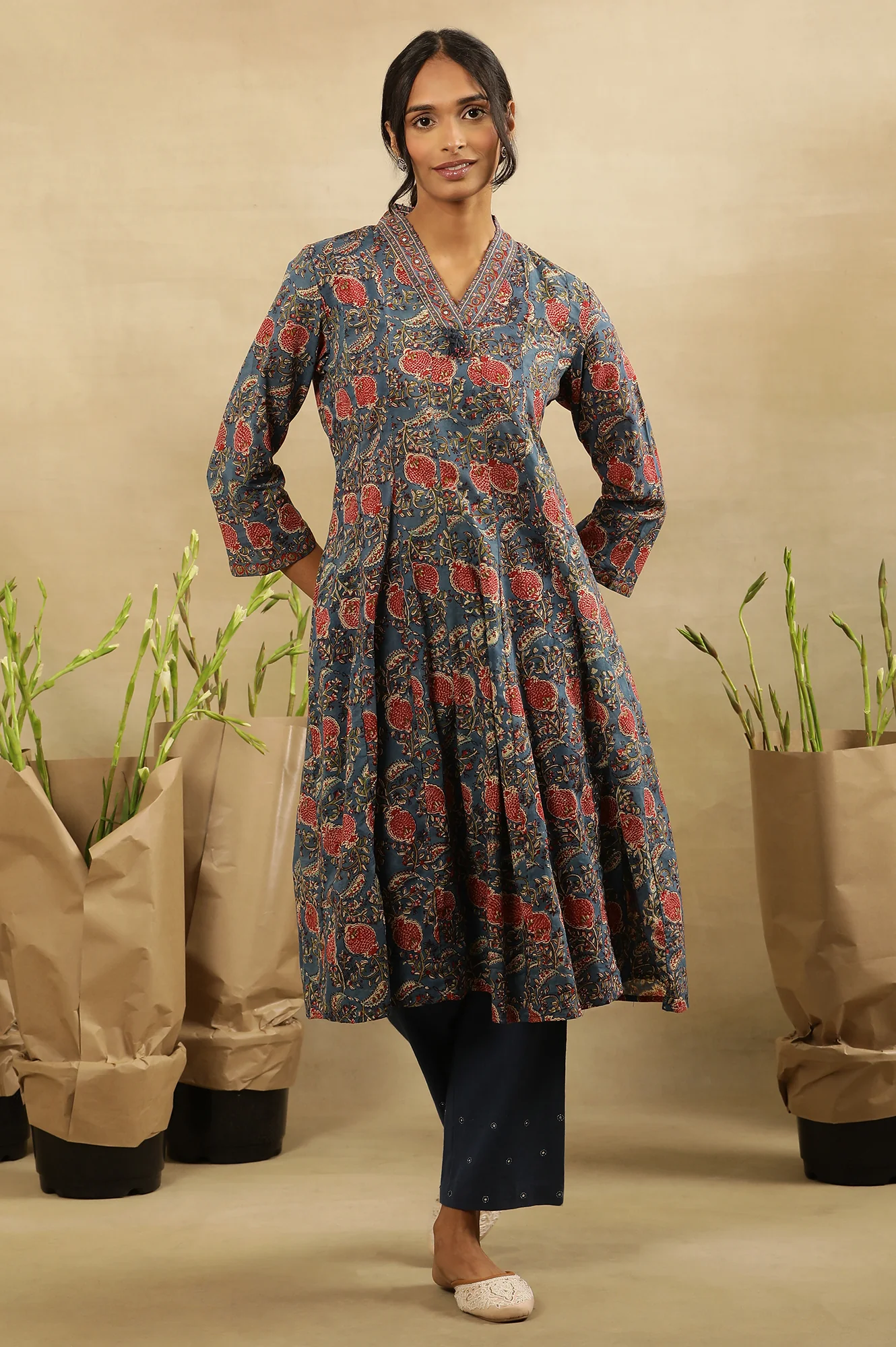 Blue & Red Block Print V-Neck Panelled Kurta - Image 2