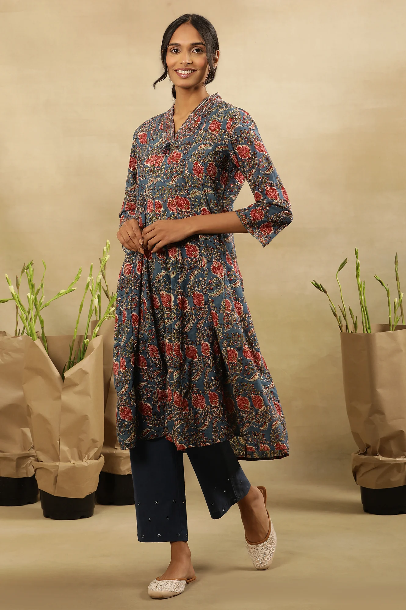 Blue & Red Block Print V-Neck Panelled Kurta - Image 3