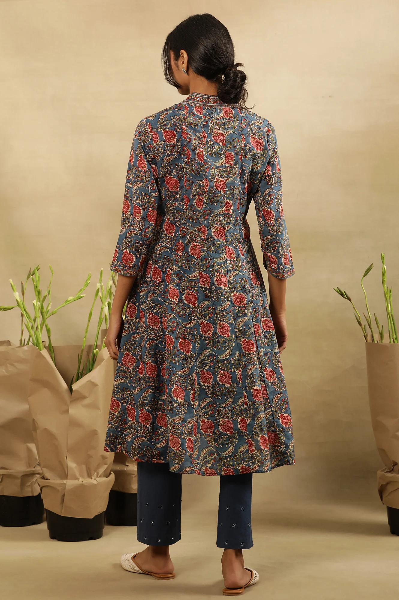 Blue & Red Block Print V-Neck Panelled Kurta - Image 4
