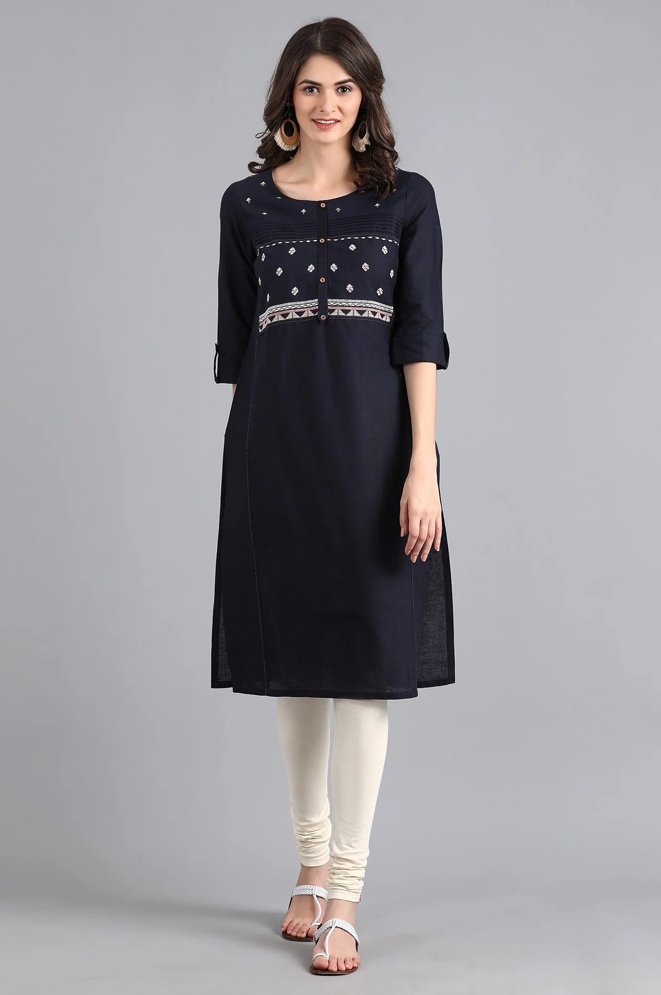 Blue Round Neck Embroidered kurta - Image 2