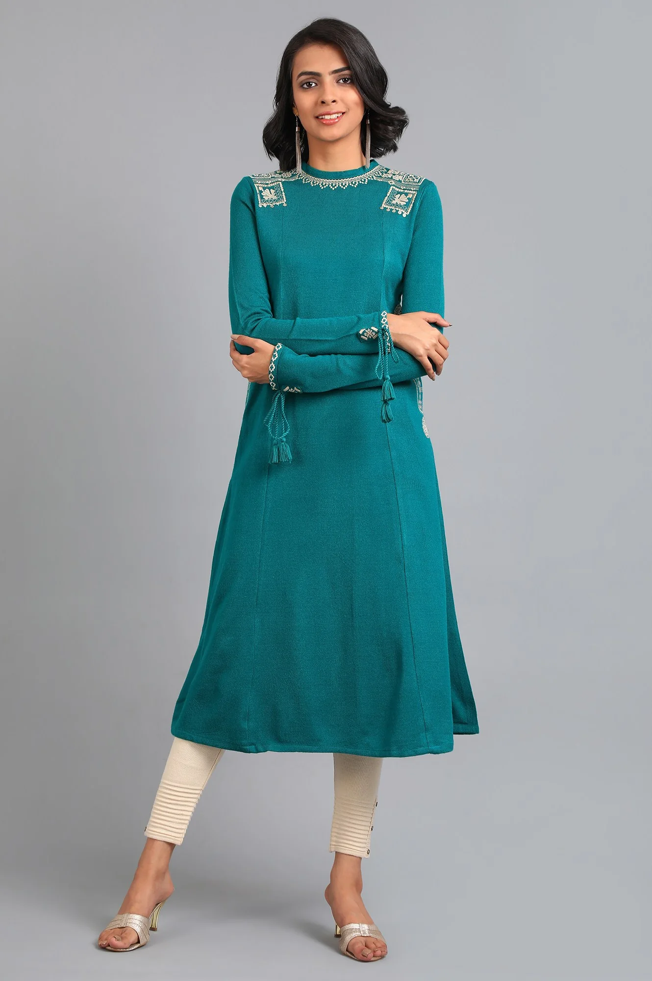 Blue Round Neck Solid Winter Kurta - Image 2