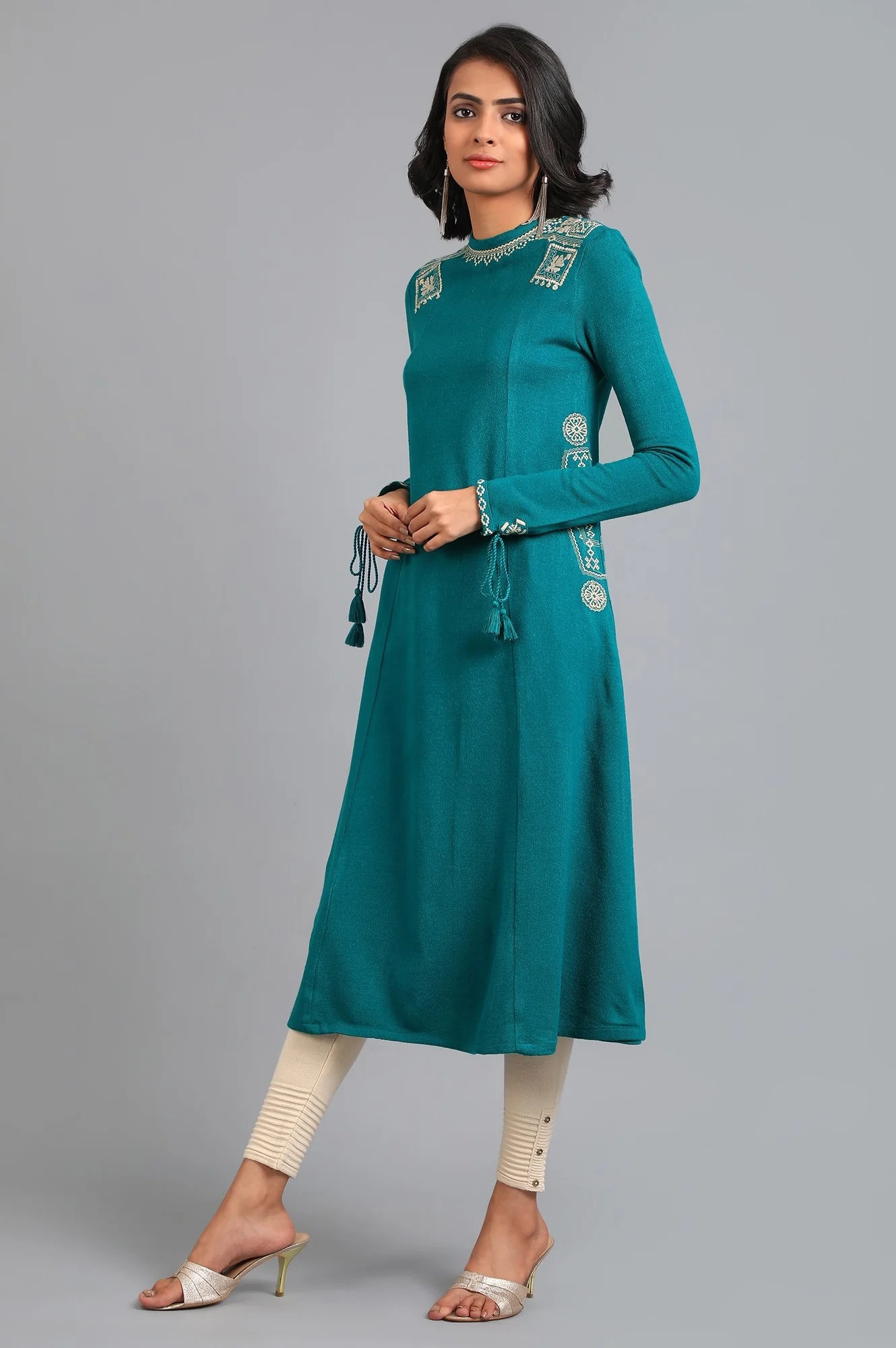 Blue Round Neck Solid Winter Kurta - Image 3