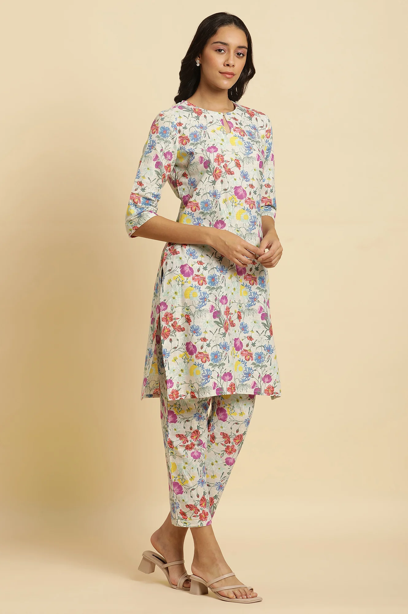 Ecru Floral Printed Kurta, Pants & Dupatta Set - Image 3