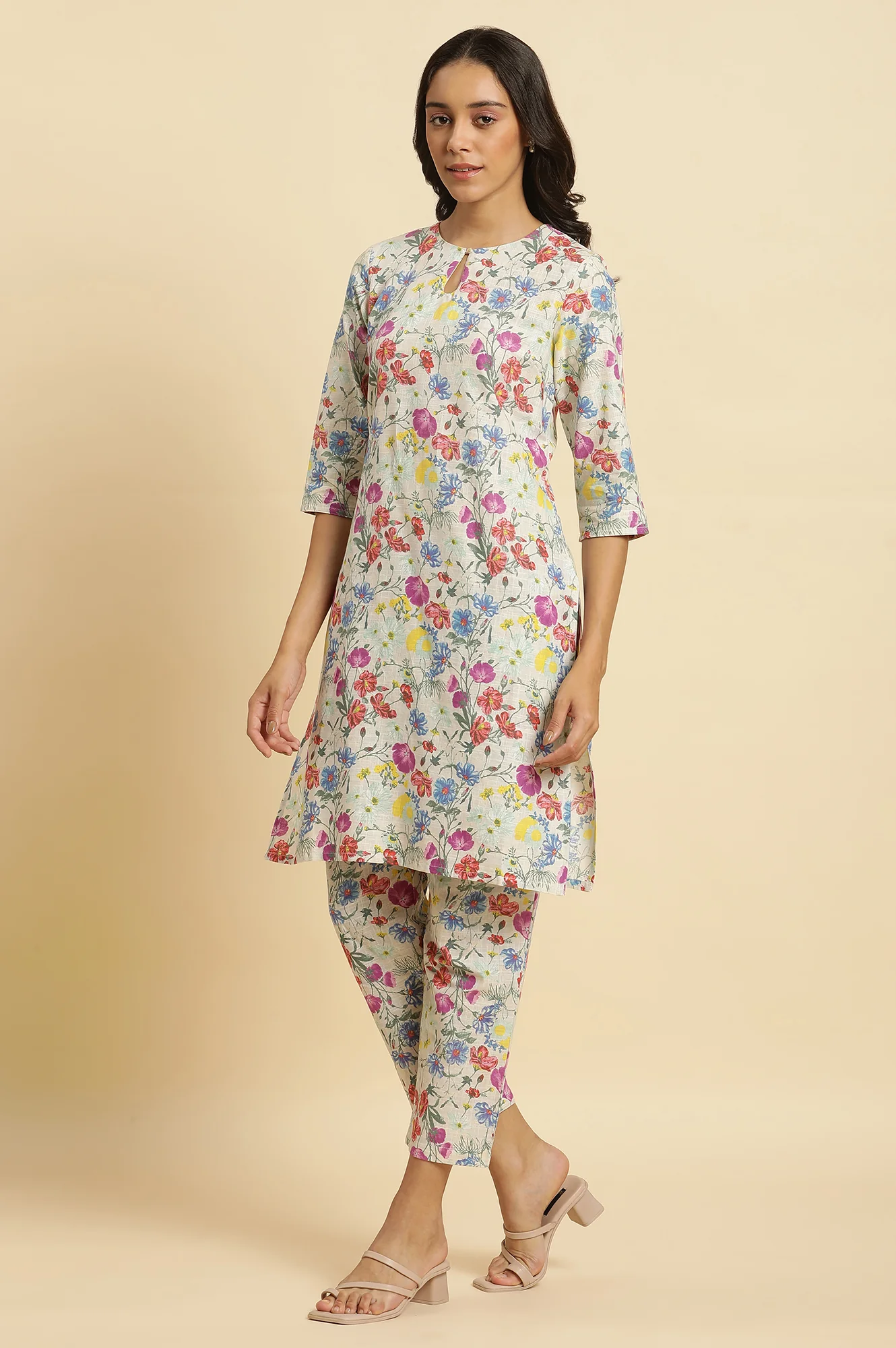 Ecru Floral Printed Kurta, Pants & Dupatta Set - Image 5