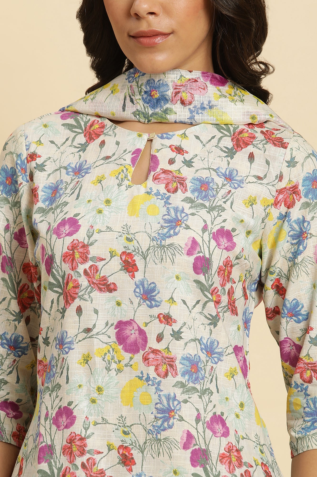 Ecru Floral Printed Kurta, Pants & Dupatta Set - Image 7