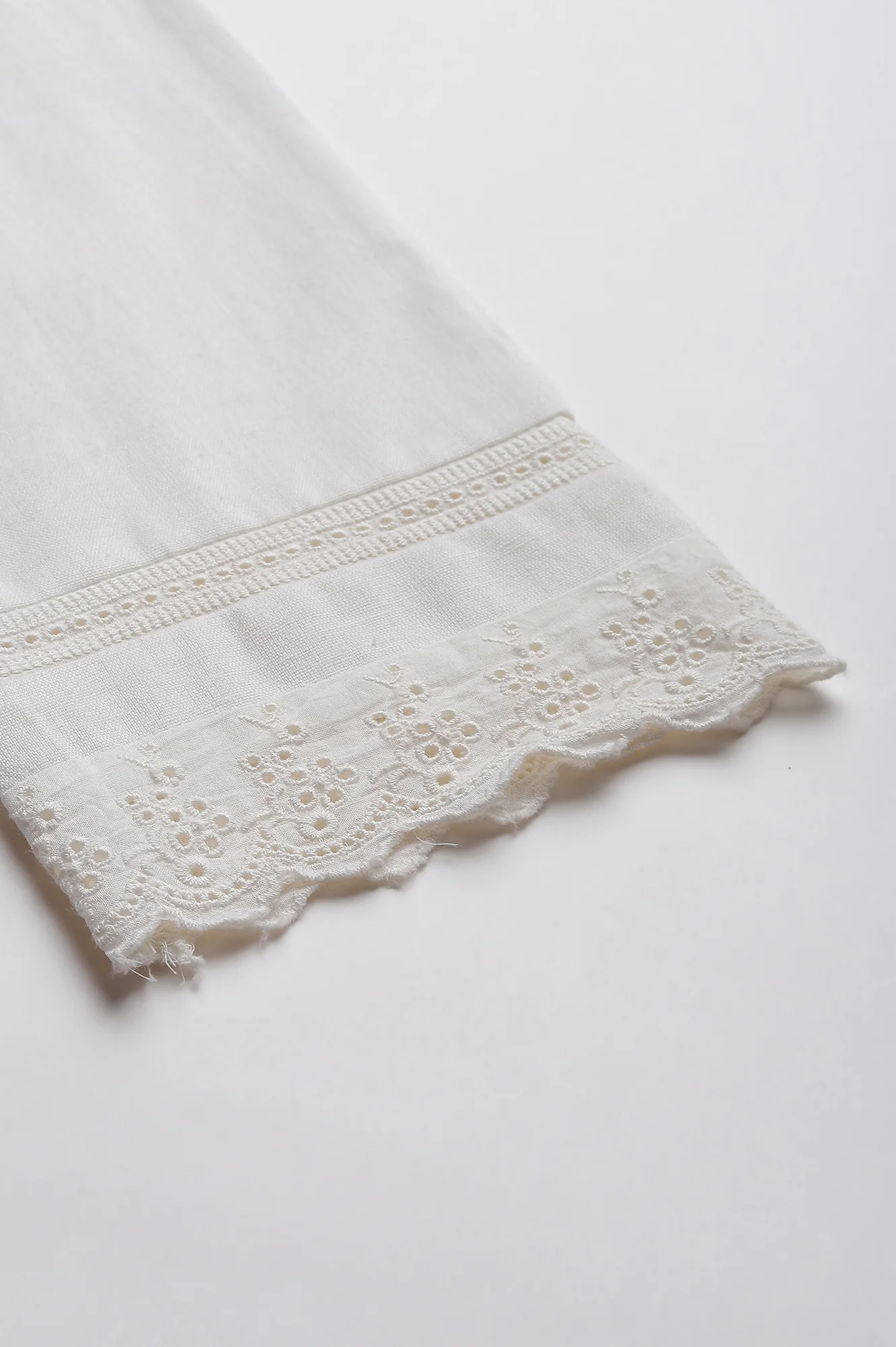 Ecru Slim Pants With Lace - Image 8