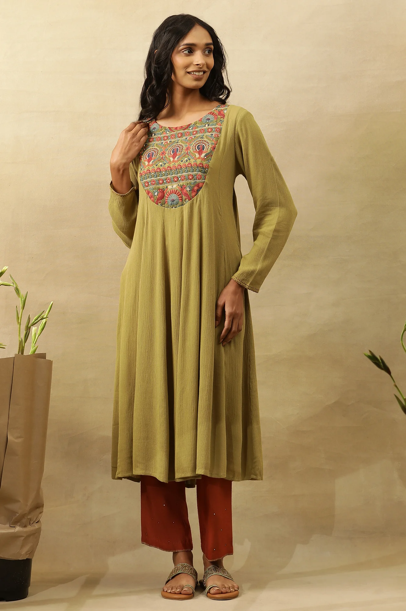 Green Embroidered Kurta In Rayon Crepe - Image 2