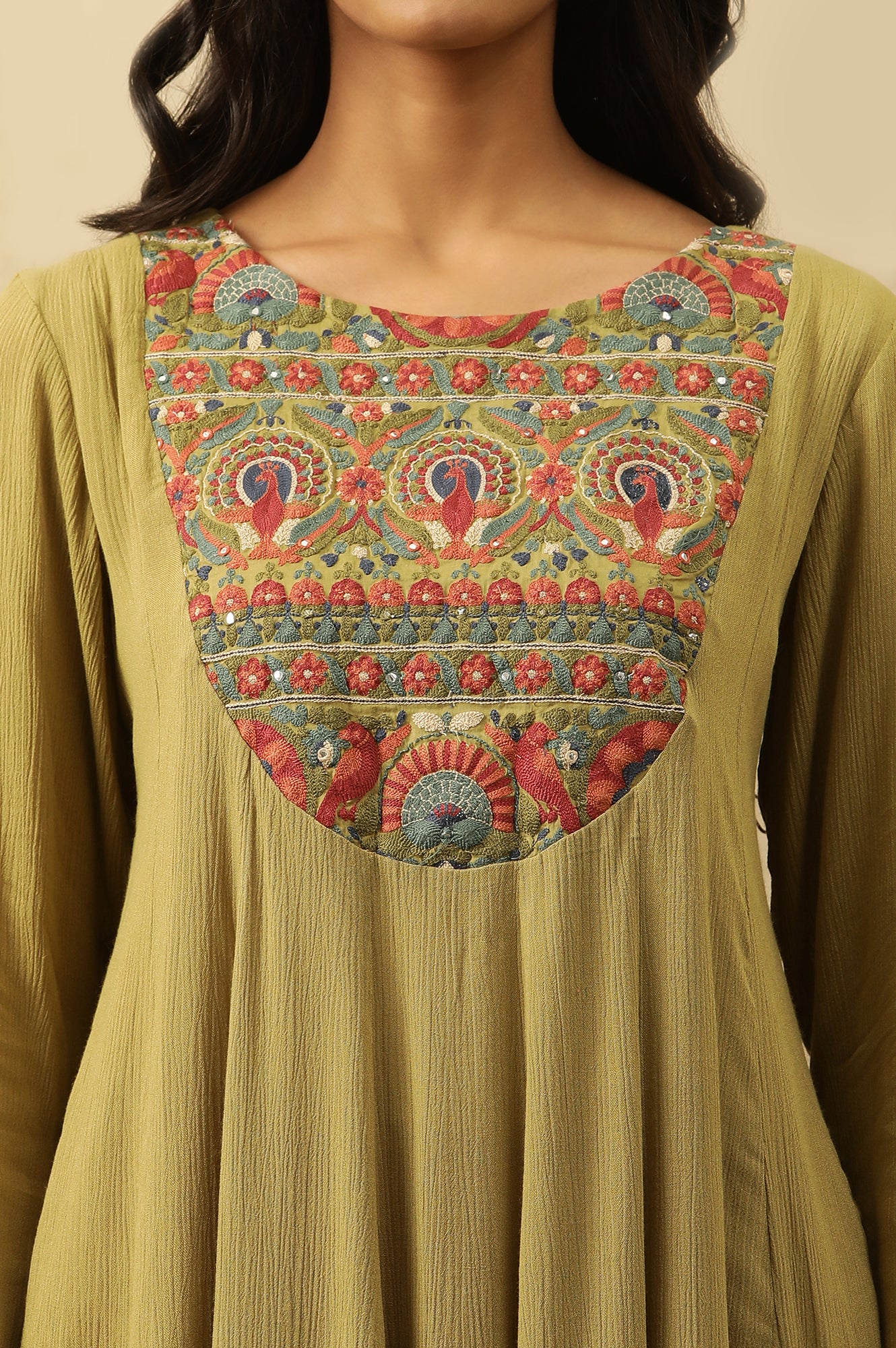 Green Embroidered Kurta In Rayon Crepe - Image 6