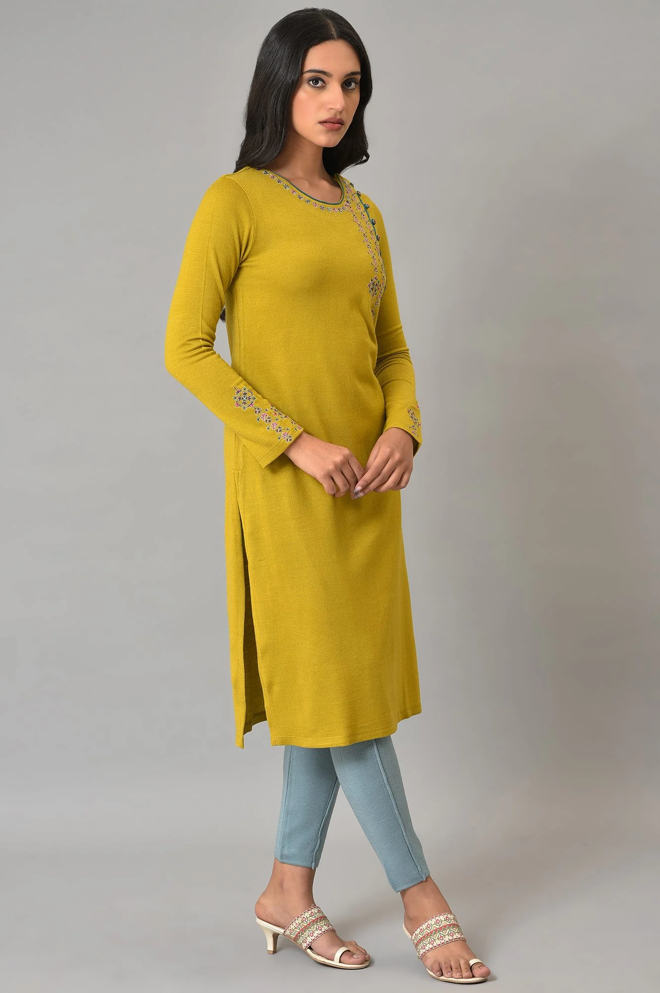 Green Embroidered Straight kurta - Image 4