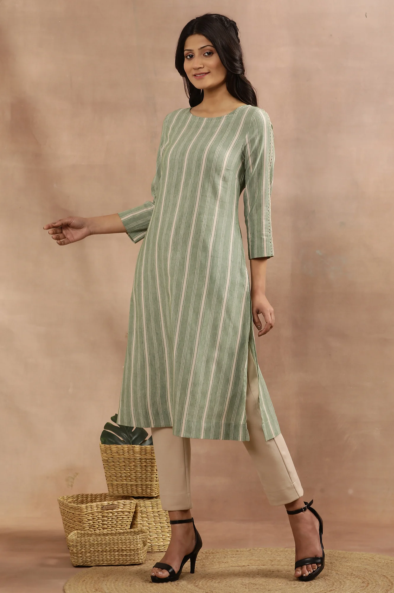 Green Yarn Dyed Kurta With Stitch Embroidery - Image 3