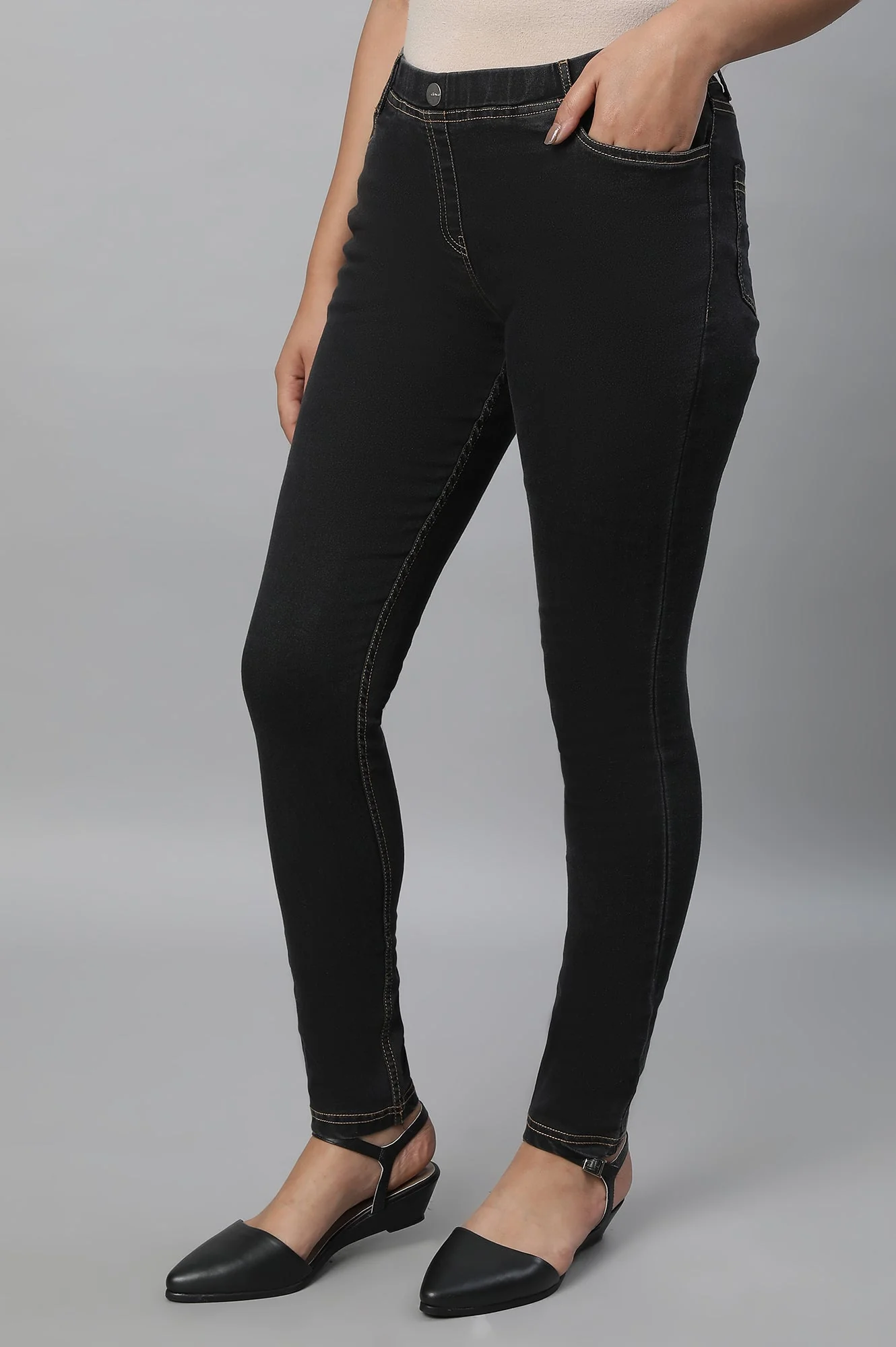 Grey Solid Skinny Fit Denim Jeggings With Slip On Closure - Image 3